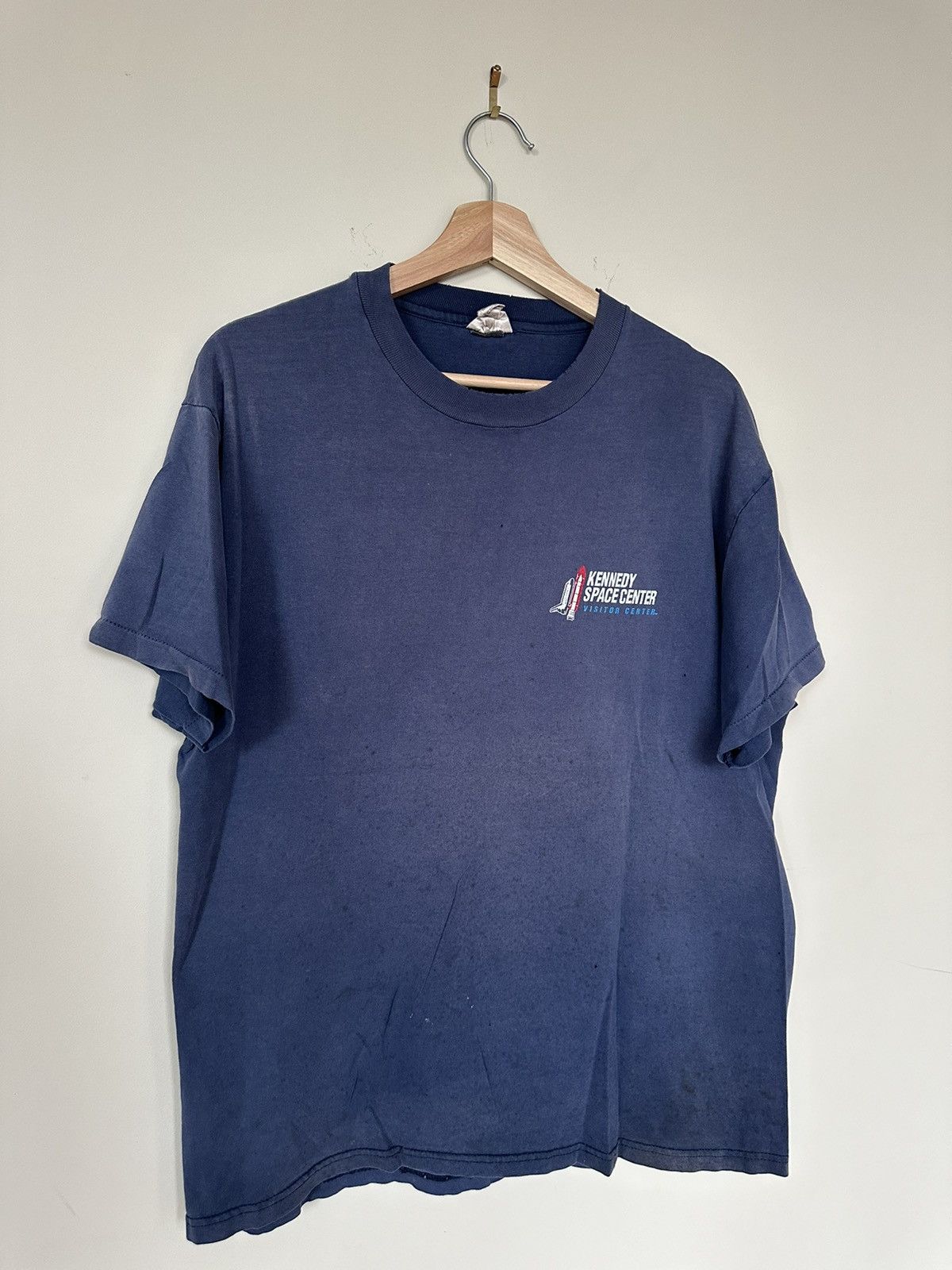 Vintage Vintage 90s Kennedy Space Center Blackbird Shuttle T-Shirt Size US L / EU 52-54 / 3 - 4 Thumbnail
