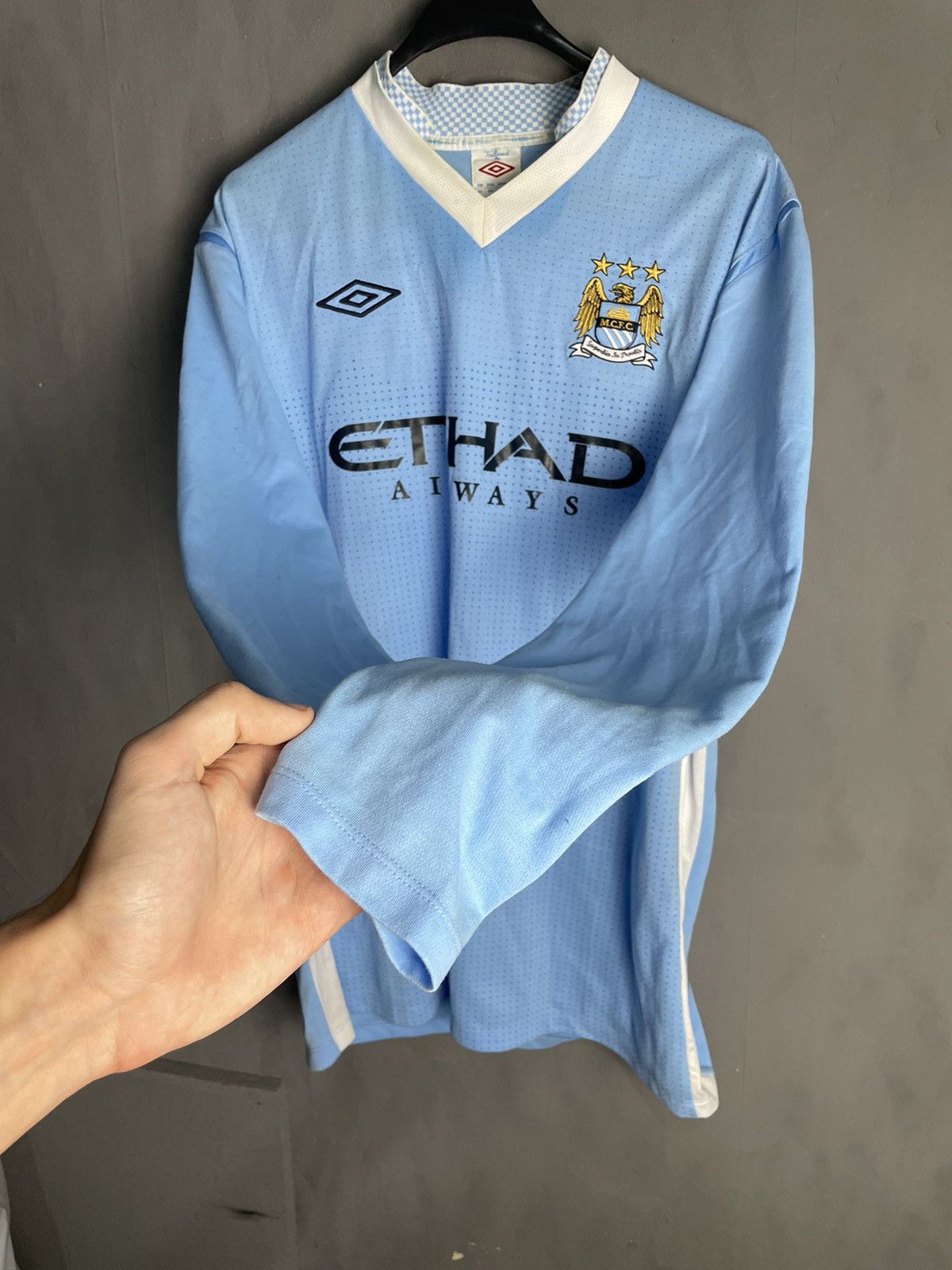 Umbro #4 Vincent Kompany Umbro Manchester City 2011 long sleeve Size US L / EU 52-54 / 3 - 8 Thumbnail