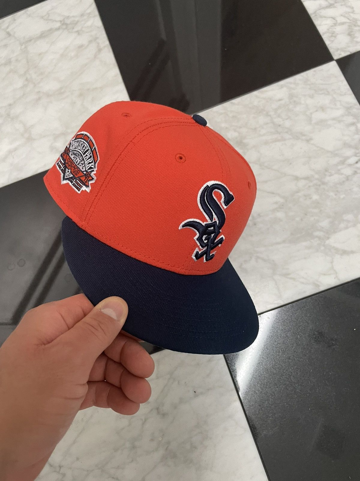 New Era 🔥 Exclusive white Sox fitted 7 1/8 Size ONE SIZE - 1 Thumbnail