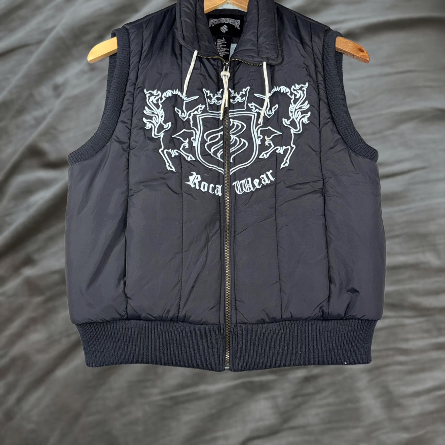Rocawear Rocawear Vest Mens Large Black Puffer Full Zip Embroidered Crest Logo Hip Hop Size US L / EU 52-54 / 3 - 1 Thumbnail