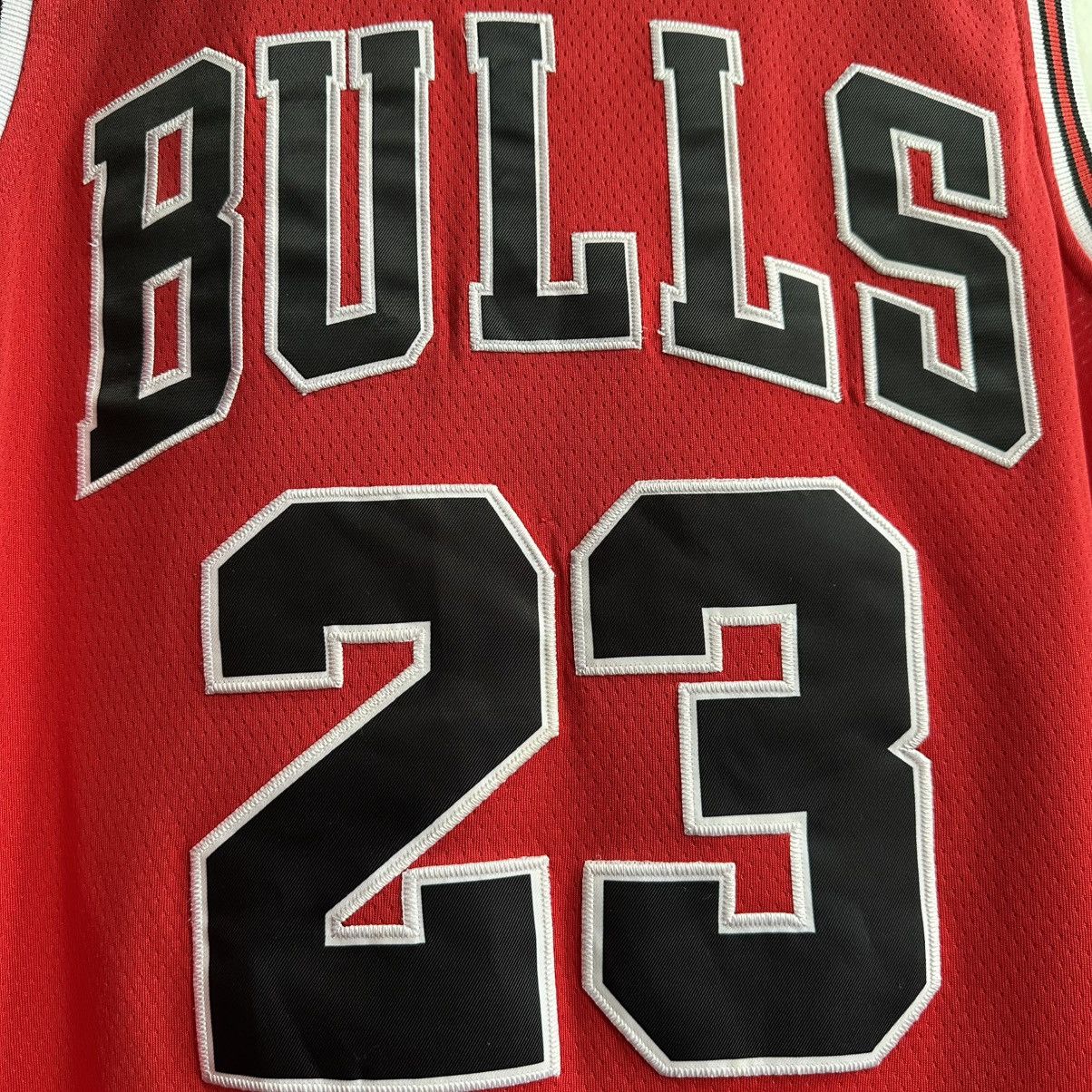Nike Nike NBA Michael Jordan #23 Chicago Bulls Jersey Size US M / EU 48-50 / 2 - 8 Thumbnail