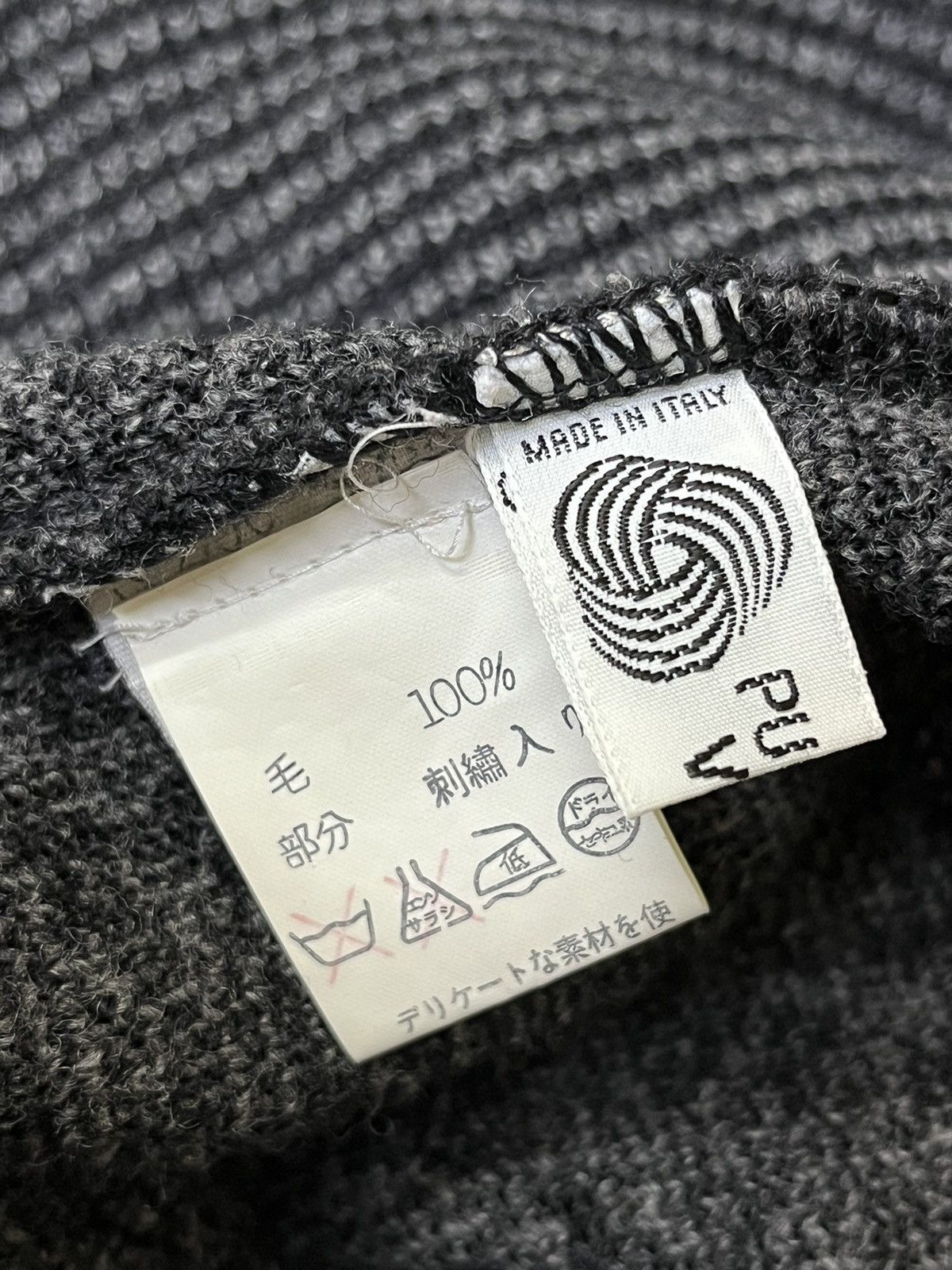 Gianfranco Ferre VINTAGE GIANFRANCO FERRE PURE LANA WOOL KNIT SWEATS Size US M / EU 48-50 / 2 - 12 Thumbnail
