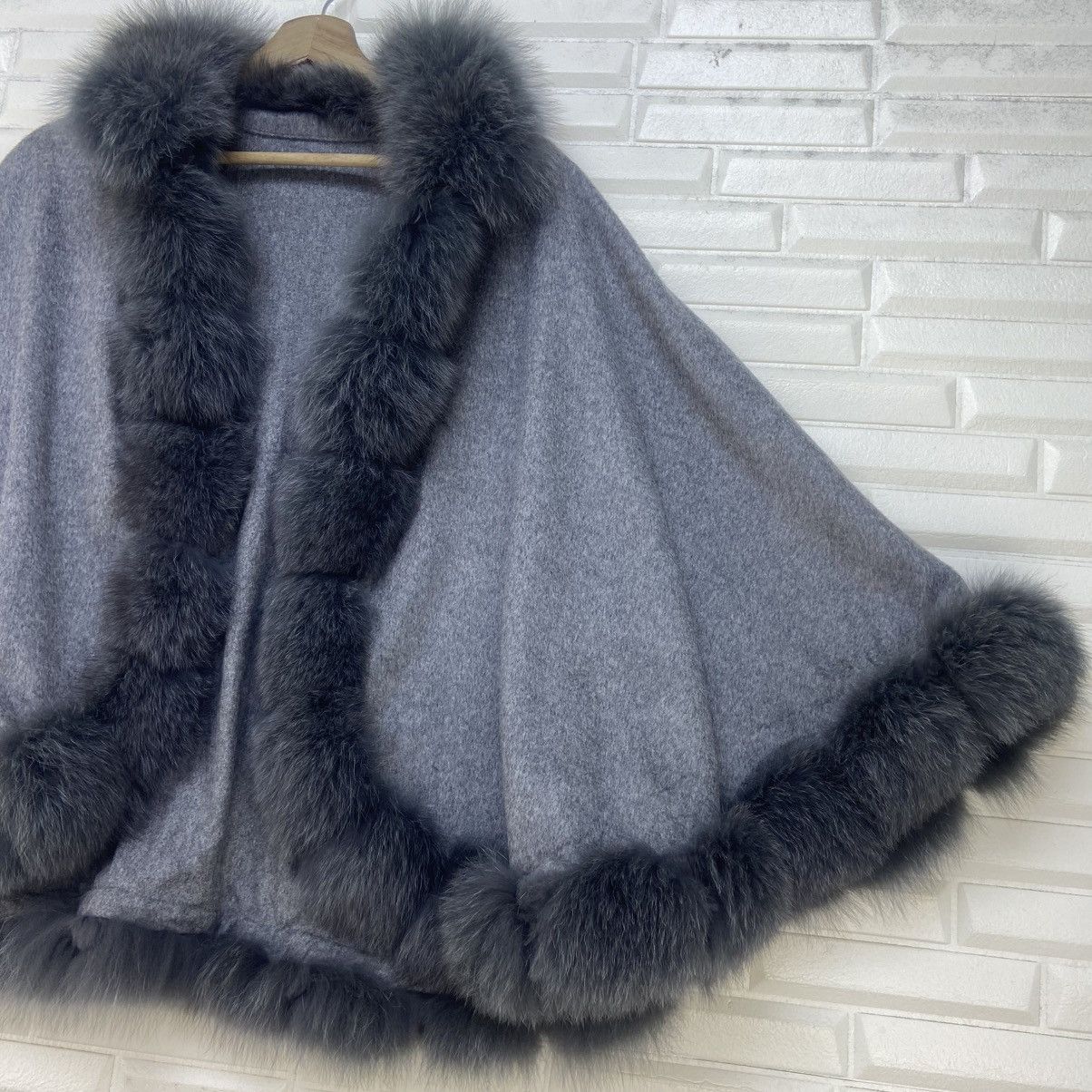Sagafurs Saga Furs Blue Fox & Rabbit Ponchos Size M / US 6-8 / IT 42-44 - 4 Thumbnail