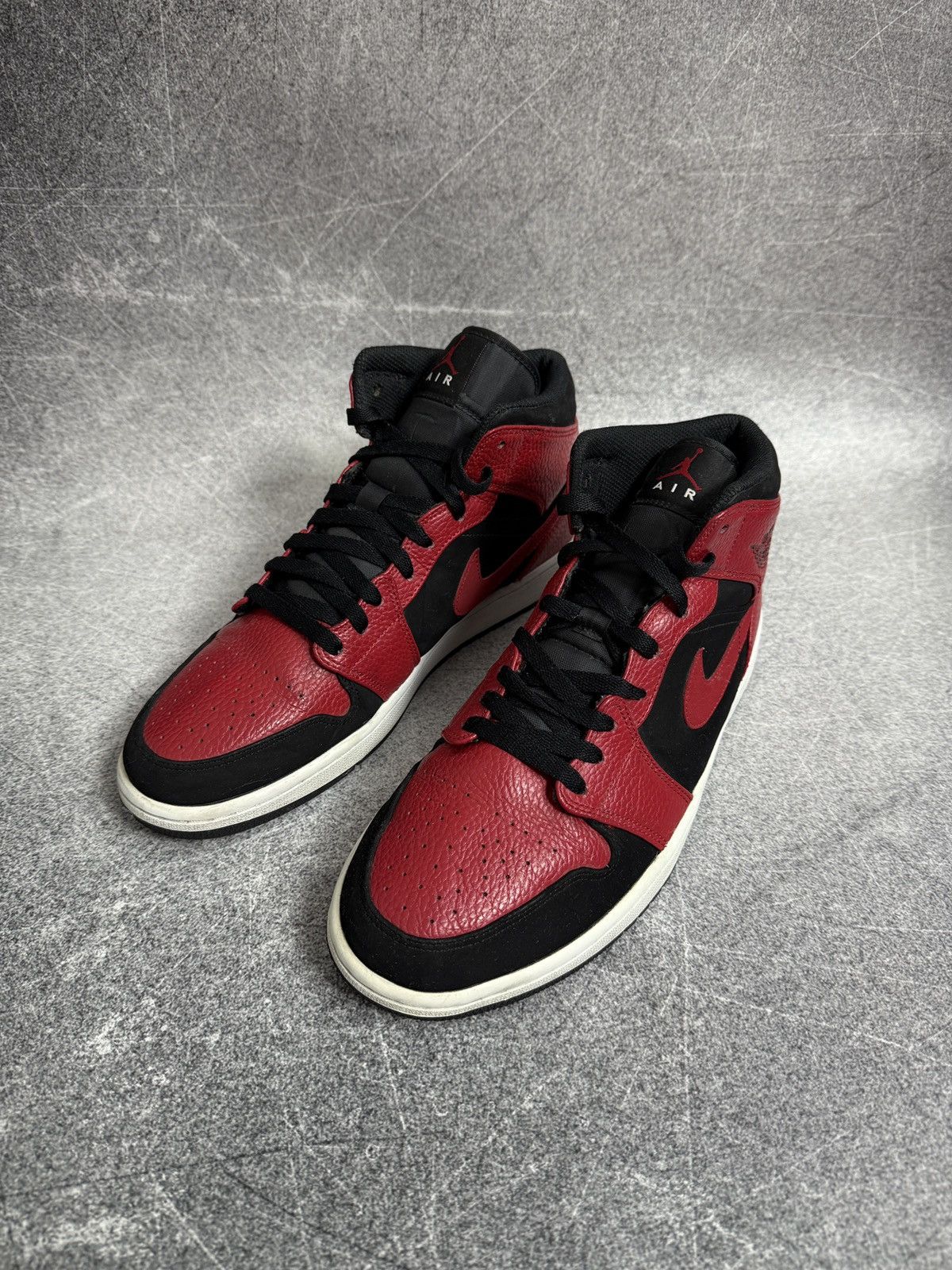 Jordan Brand NIKE AIR JORDAN 1 MID REVERSE BRED 554724-054 Size US 12 / EU 45 - 3 Thumbnail