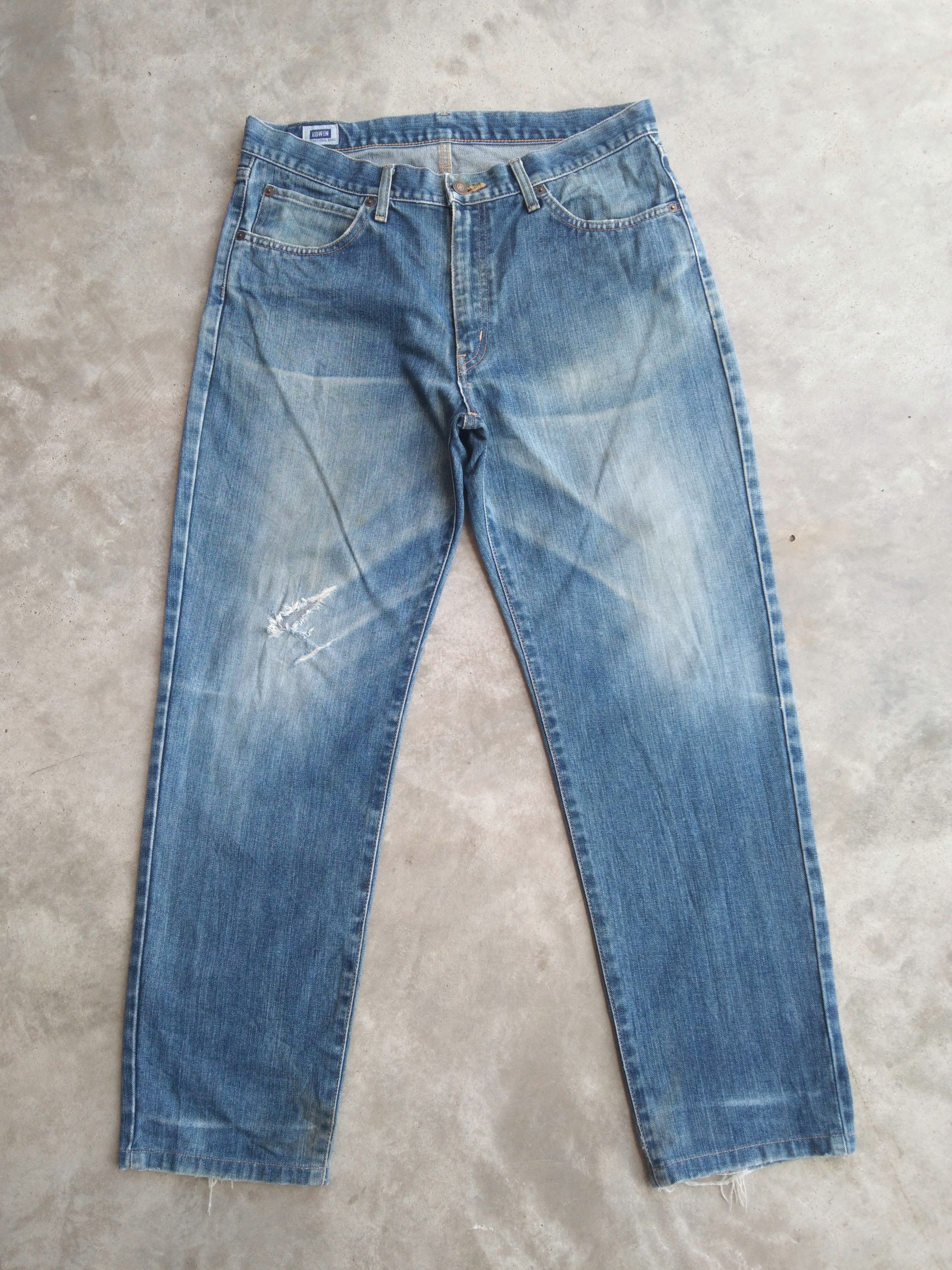 Edwin Vintage Edwin Faded Blue Distressed Jeans 34x29 Size US 34 / EU 50 - 1 Thumbnail