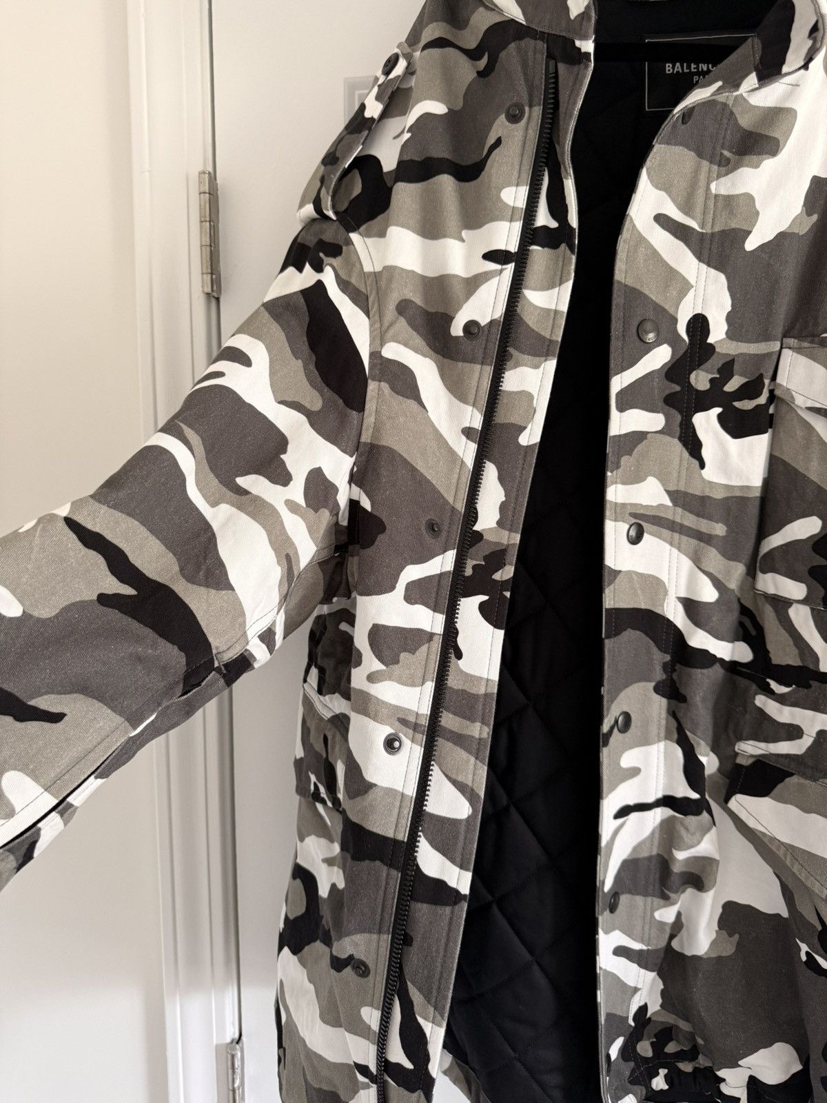 Balenciaga Fall 2021 Off-Shoulder Camo Military Parka Size US XS / EU 42 / 0 - 3 Thumbnail