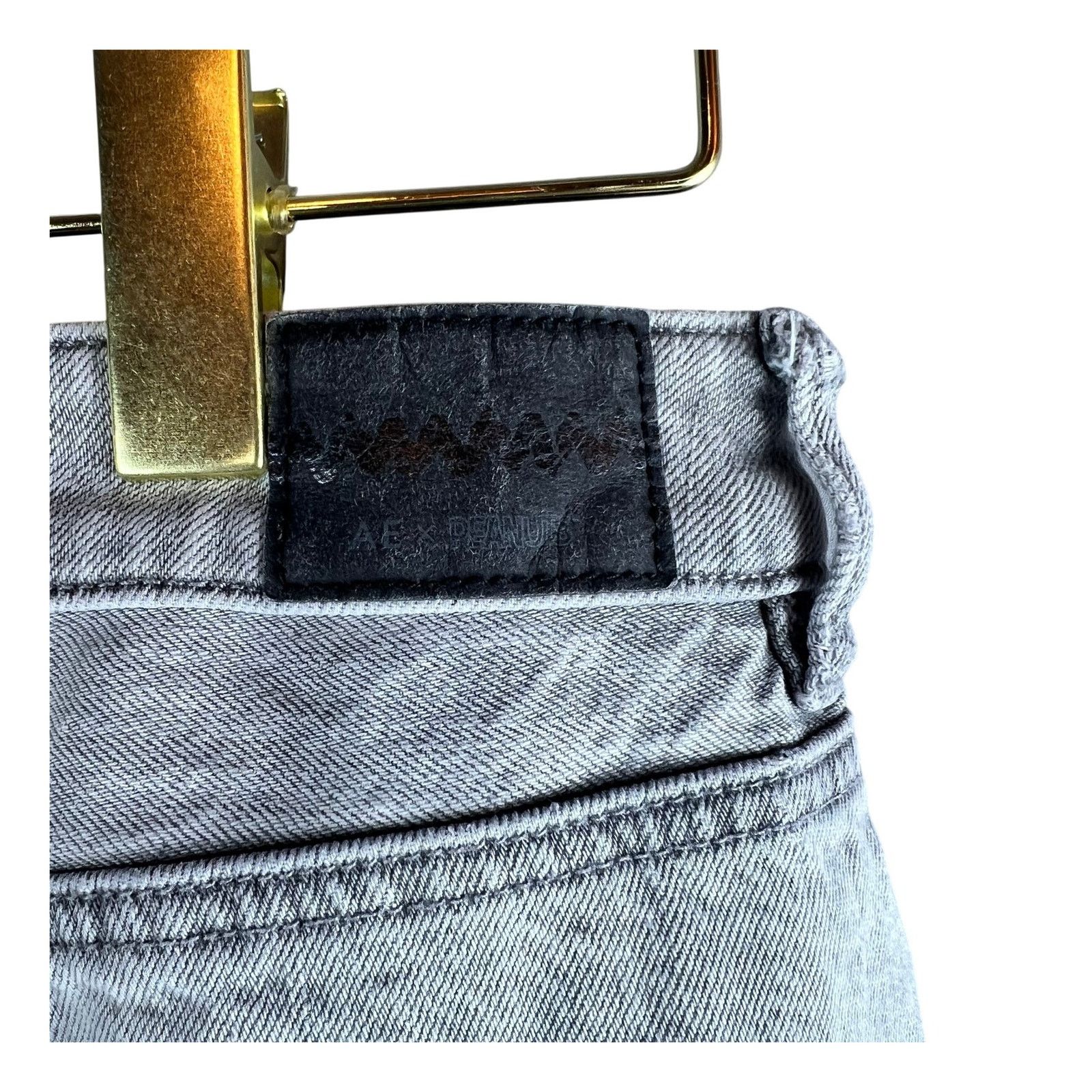 American Eagle Outfitters American Eagle x Peanuts Snoopy Distressed Mom Jeans Gray 8S Size 30" / US 8 / IT 44 - 11 Thumbnail