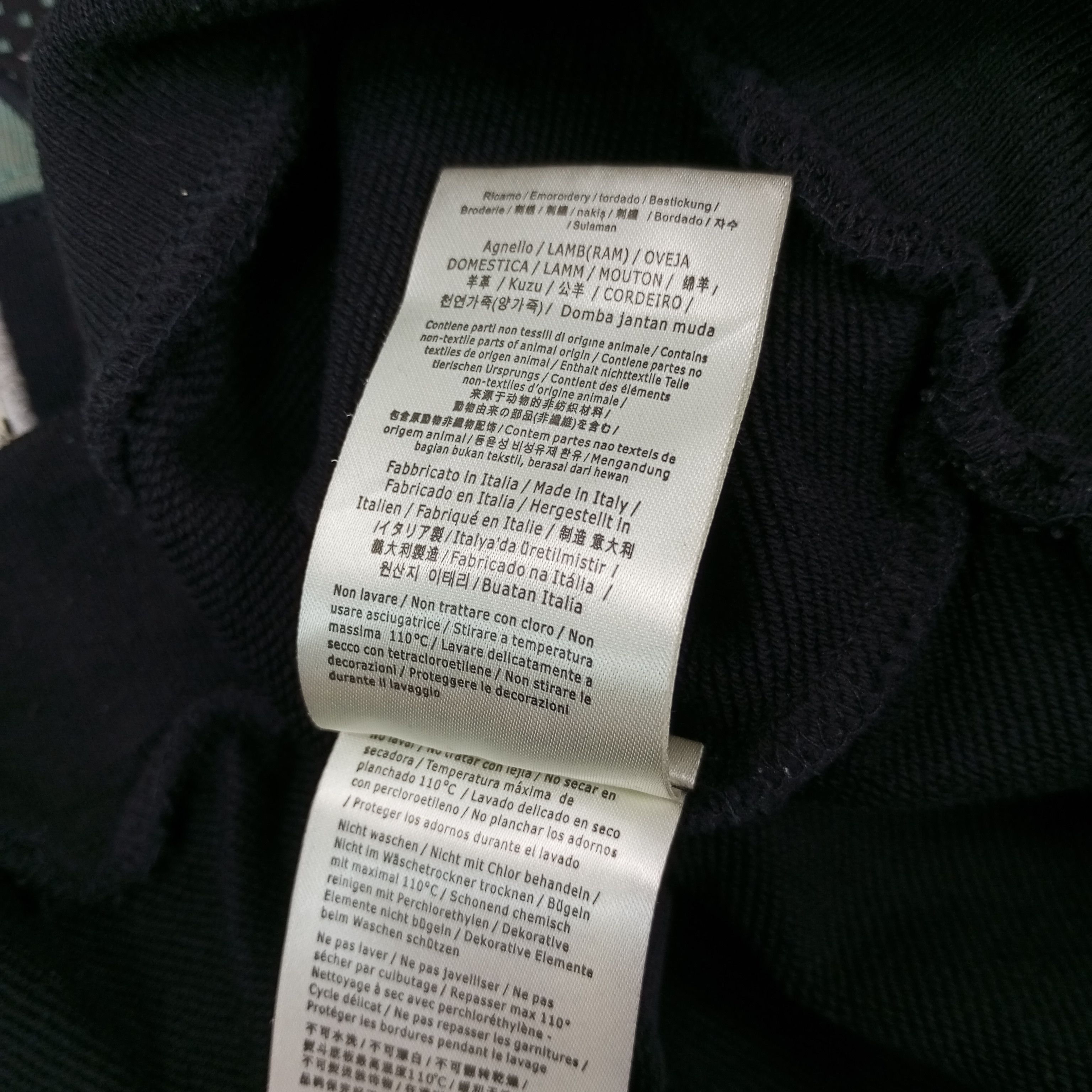 Vintage Fendi Spellout Design Sweatshirt c234n25 Size US L / EU 52-54 / 3 - 12 Thumbnail