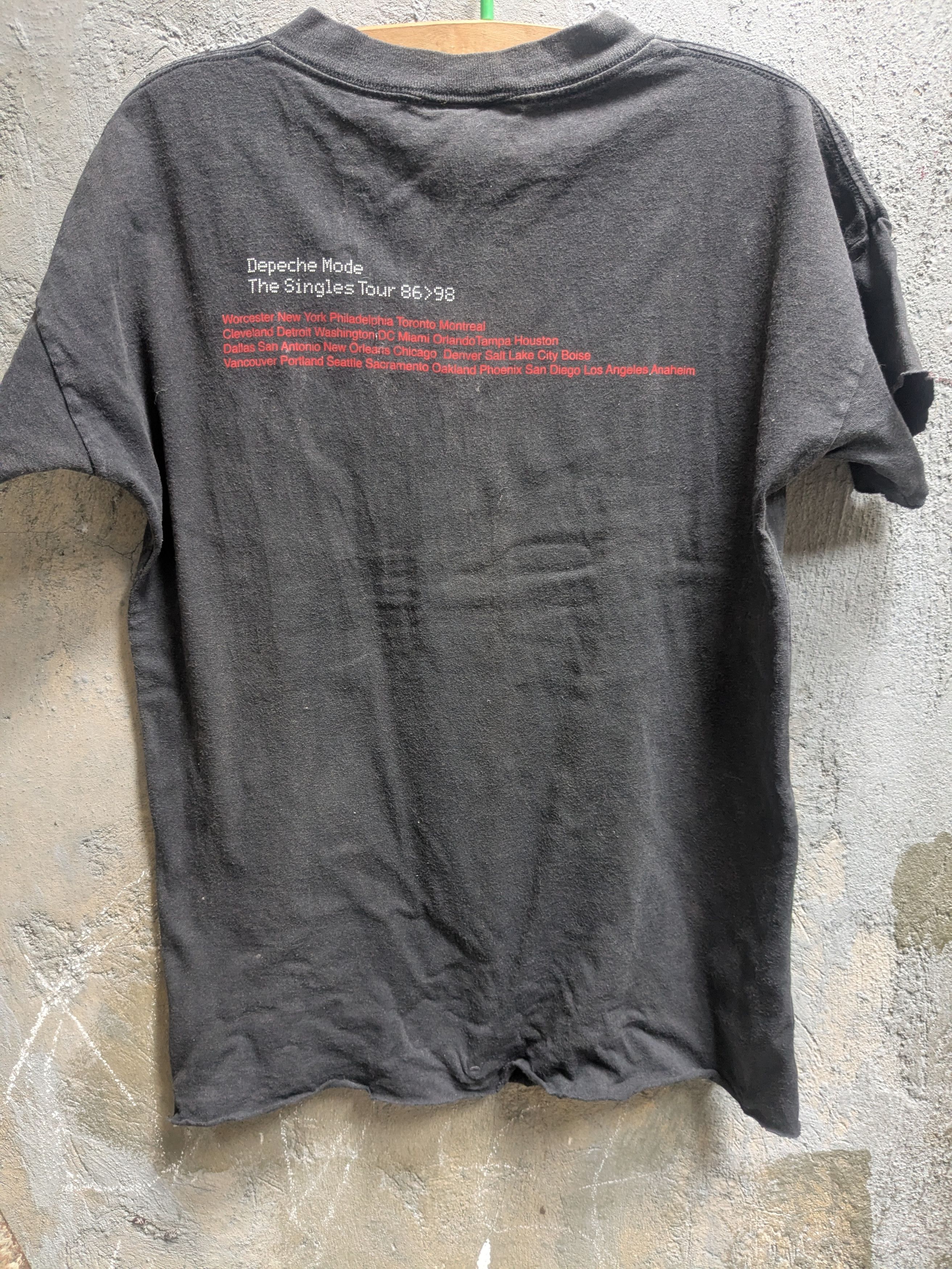Vintage Depeche mode tshirt vintage the single tour 86-98 Size US S / EU 44-46 / 1 - 10 Thumbnail