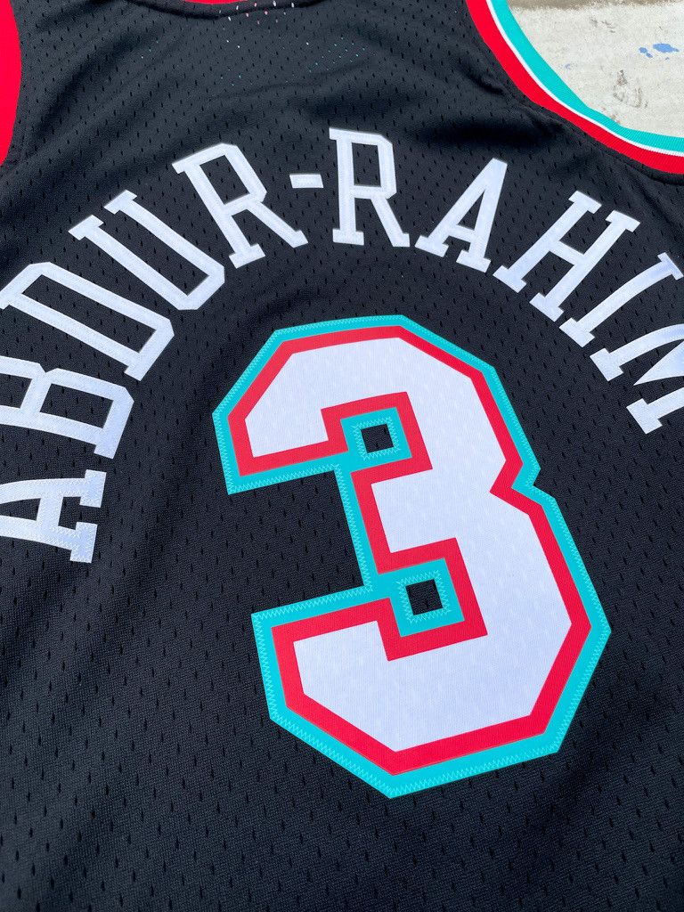 Mitchell & Ness Shareef Abdur- Rahim Vancouver Grizzles Jersey Size US M / EU 48-50 / 2 - 5 Thumbnail