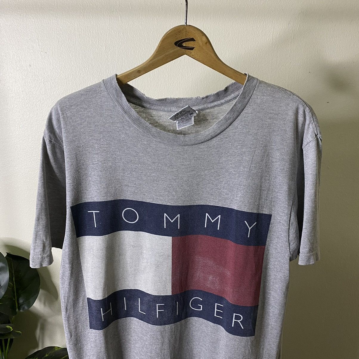 Tommy Hilfiger × Vintage Vintage 1990s Tommy Hilfiger Big Flag Tee Size US M / EU 48-50 / 2 - 2 Thumbnail