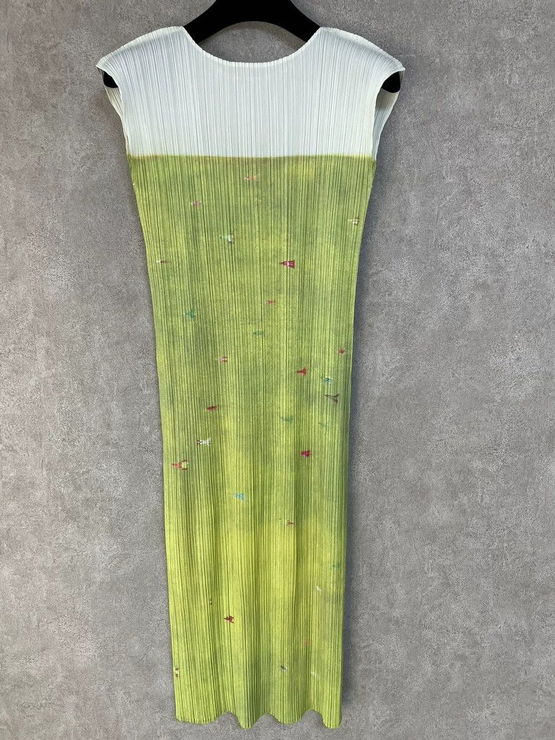 Issey Miyake Issey Miyake size:3 Green watercolor pleated dress Size XS / US 0-2 / IT 36-38 - 1 Thumbnail
