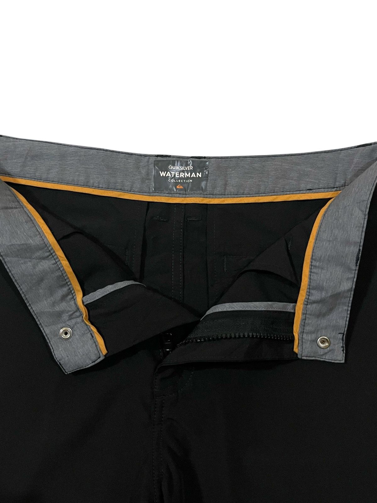 Quiksilver QUIKSILVER WATERMAN Black Short Pants Size US 33 - 6 Thumbnail