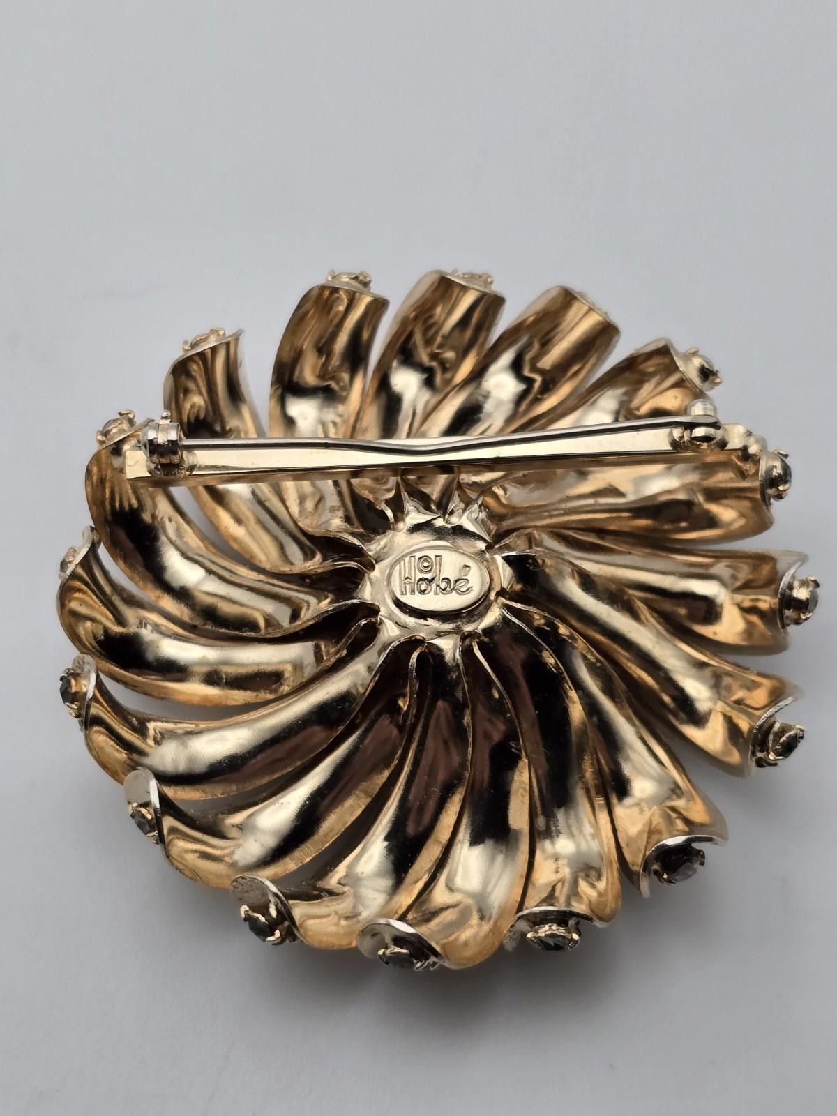 Homespun Knitwear Vintage 1940s Hobe Gold Tone Rhinestone Domed Swirl Brooch Size ONE SIZE - 4 Thumbnail