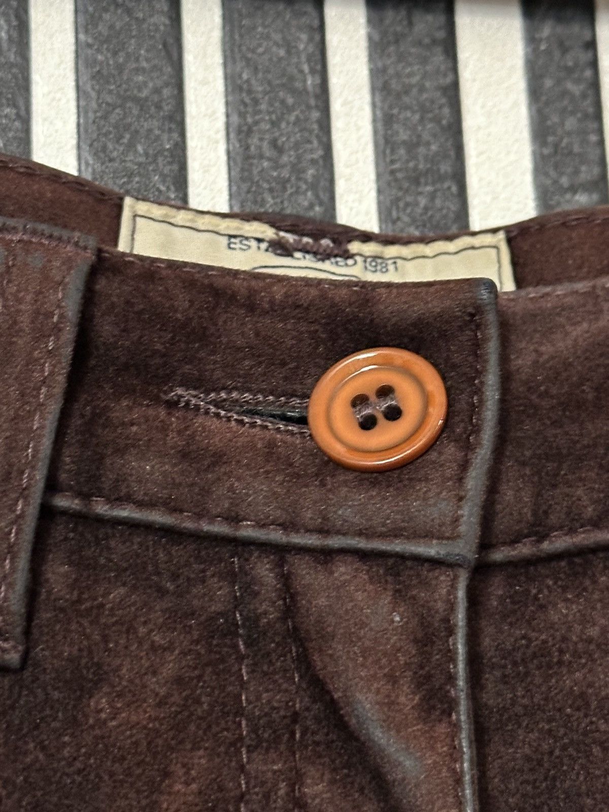 Armani 80ʼs Armani Stretchy Velour Dark Brown Rarest Pants Size 27" / US 4 / IT 40 - 7 Thumbnail