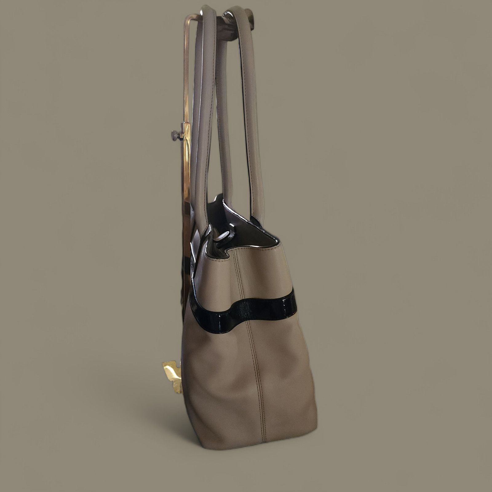 Kate Spade Kate Spade soft tan leather patent leather black bow bag. Size ONE SIZE - 3 Thumbnail