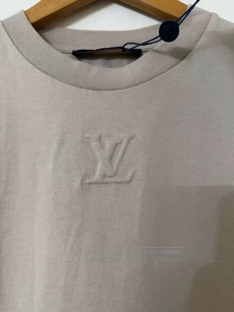 Louis Vuitton Louis Vuitton 25 latest embossed logo short sleeves Size US S / EU 44-46 / 1 - 3 Thumbnail