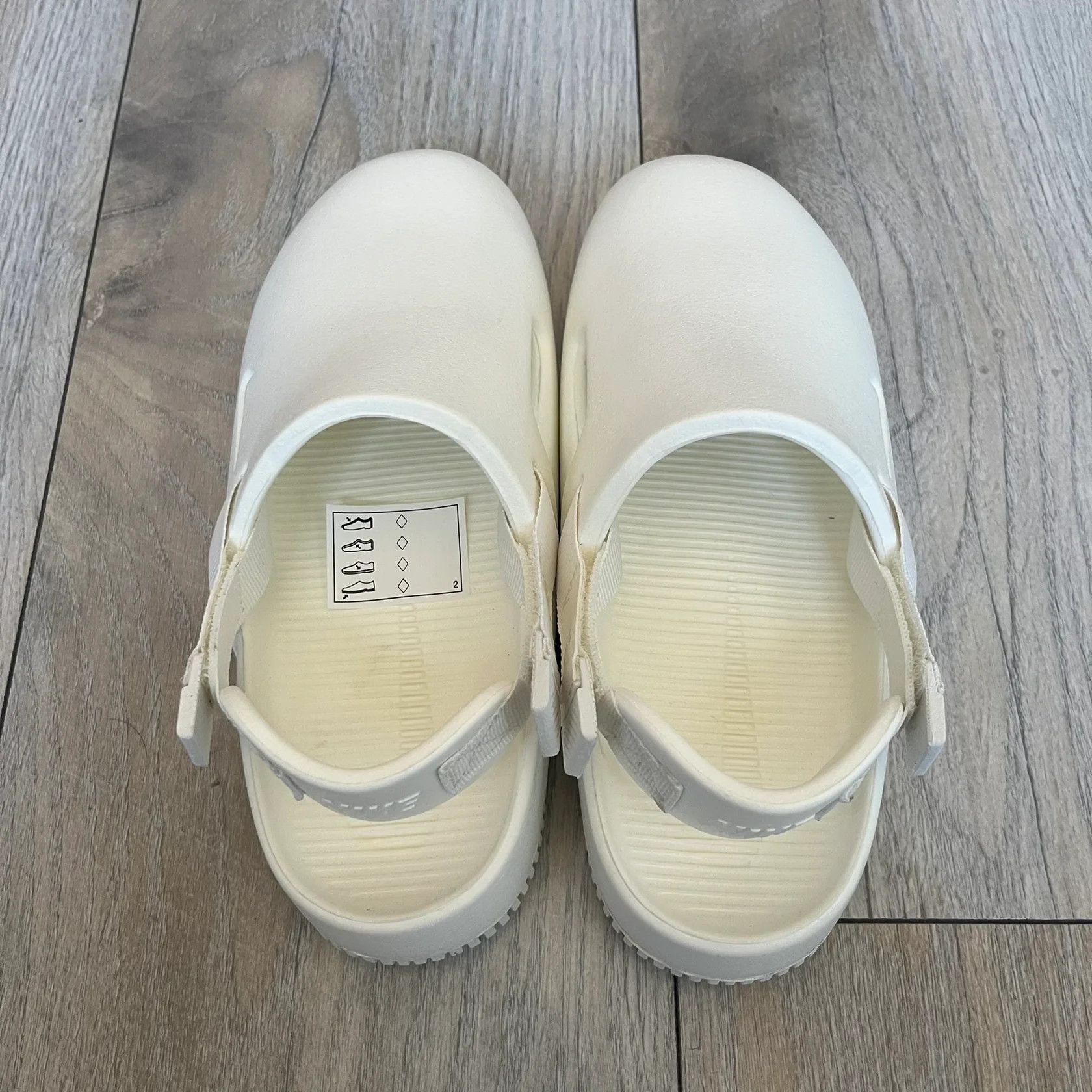 Nike Nike Calm Mule Wmns White Sandals Size US 5 / IT 35 - 6 Thumbnail
