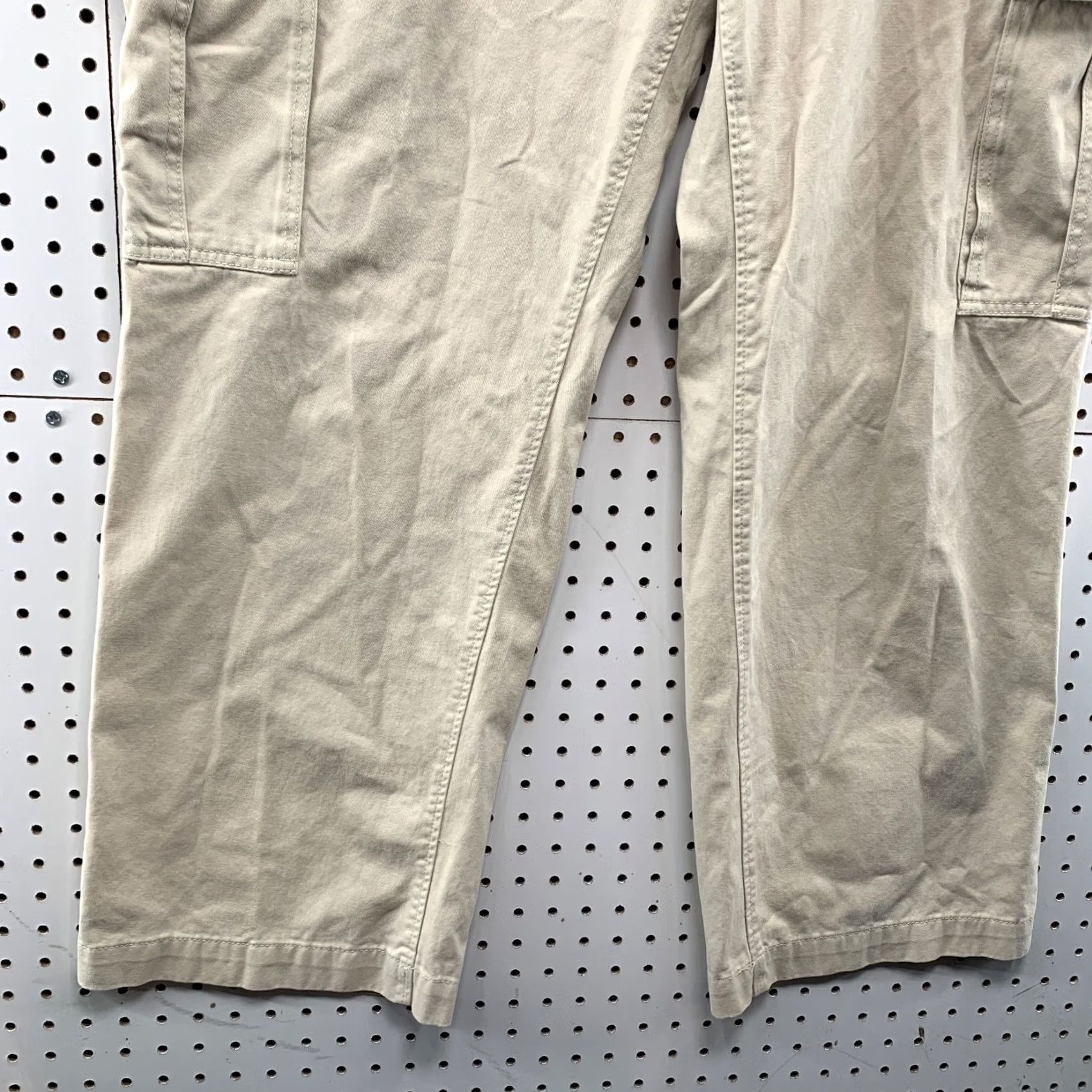 Old Navy VINTAGE Old Navy Cargo Pants Mens 42x32 Beige Loose Utility Pocket Skateboard Pants Mens Beige Cargo Pants Size US 42 / EU 58 - 6 Thumbnail