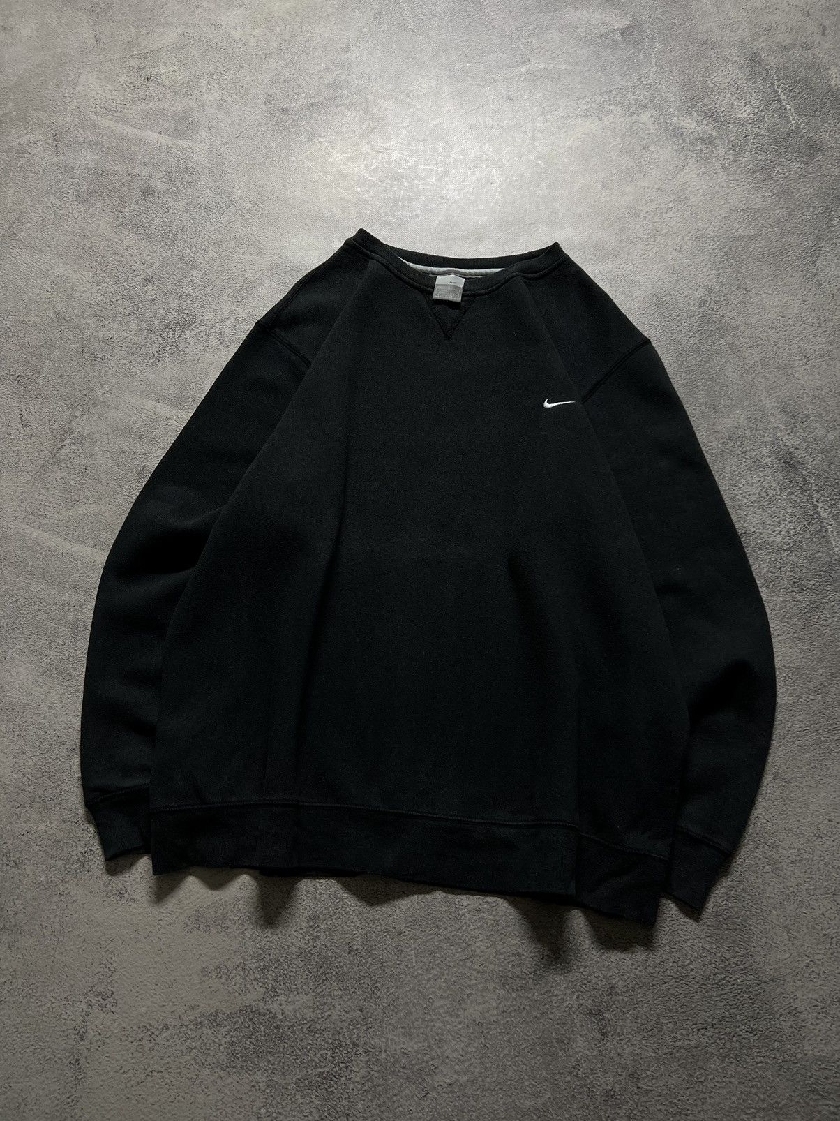 Vintage Vintage Y2k Nike 🖤 Faded Mini Swoosh Sweatshirt 00’s Size US L / EU 52-54 / 3 - 3 Thumbnail
