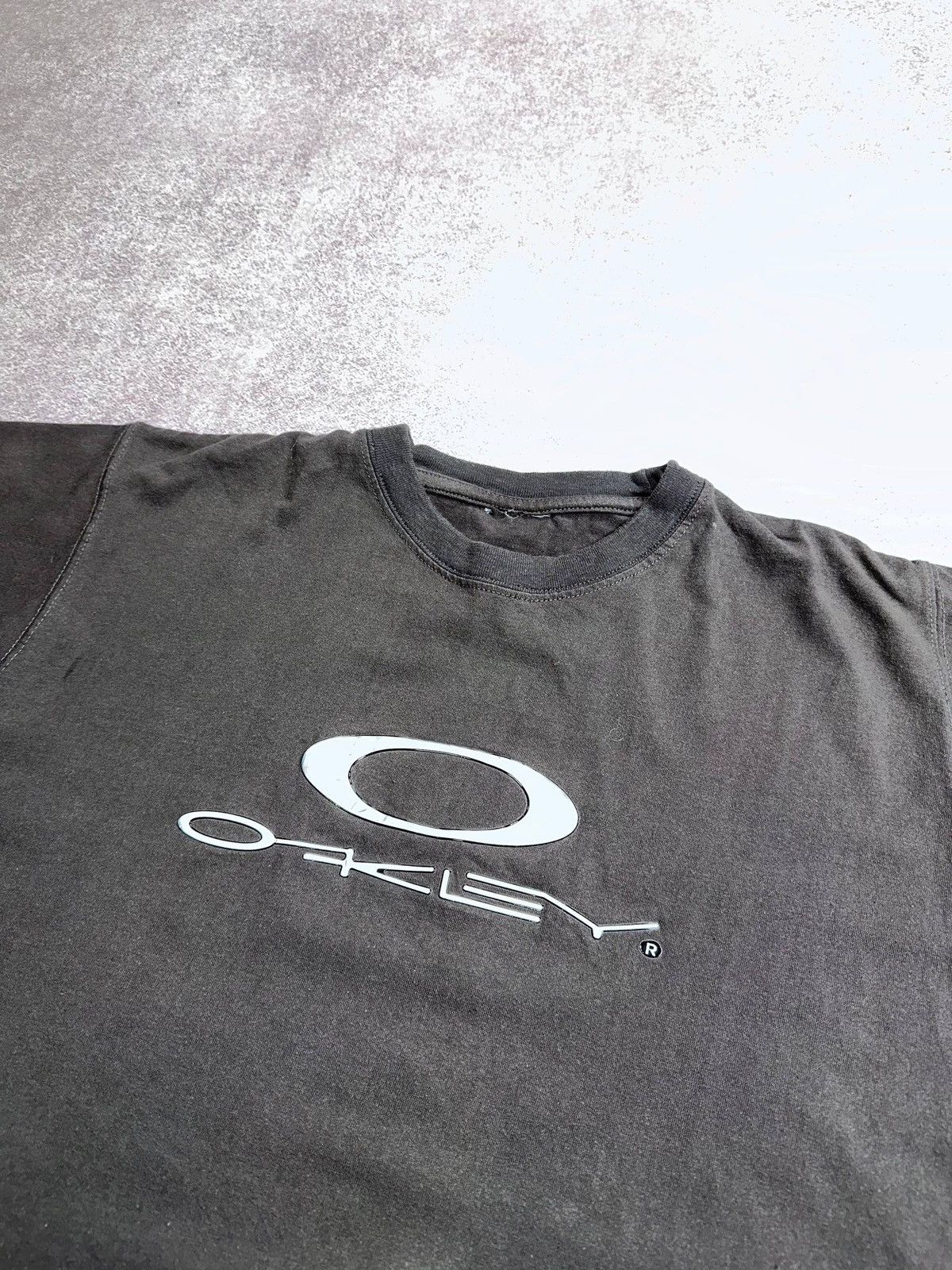 Oakley Vintage 90s Oakley Big Logo T-shirt XL Size US L / EU 52-54 / 3 - 6 Thumbnail