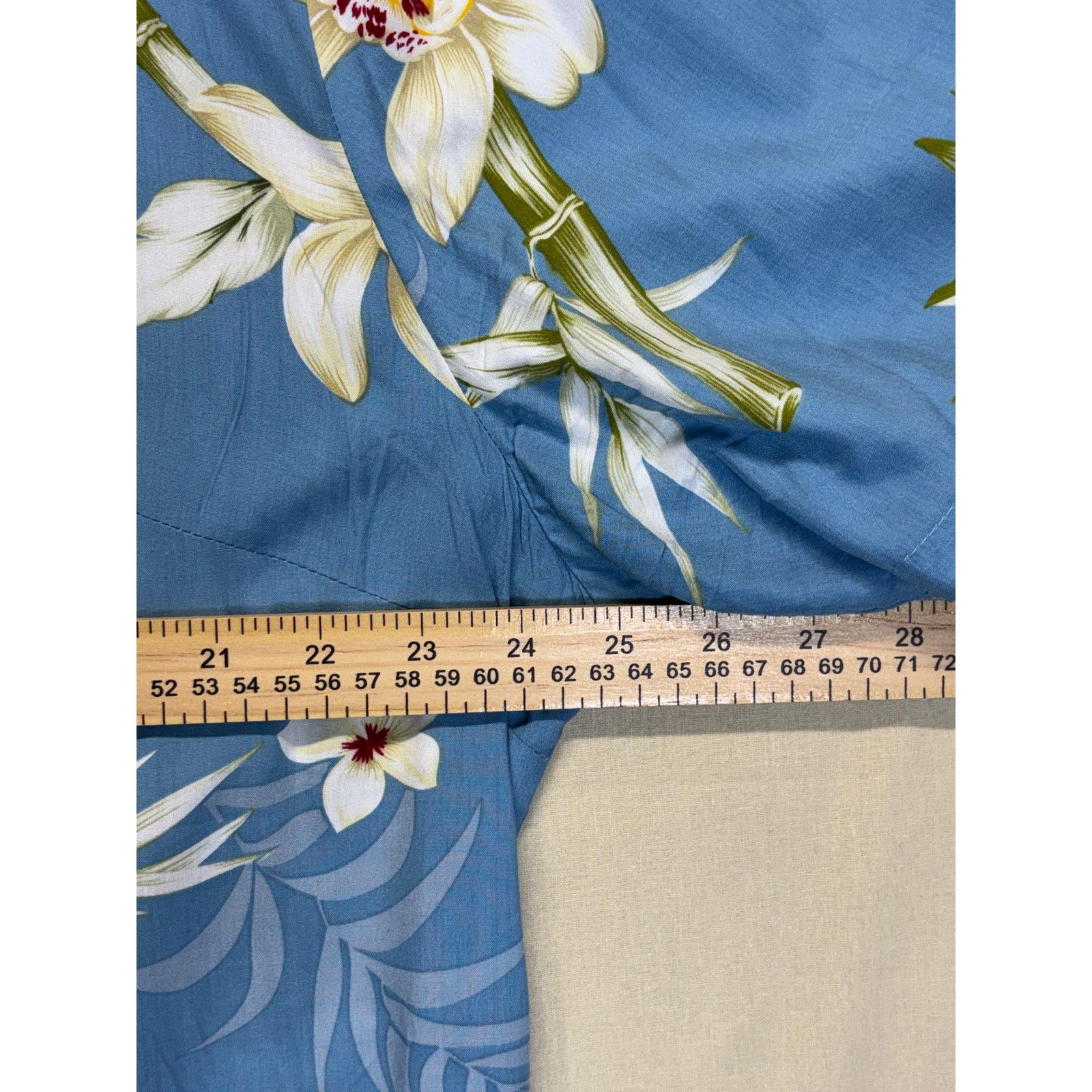 The Unbranded Brand Winnie Fashion Hawaii Men’s Aloha Shirt Blue Floral Rayon XL Size US XL / EU 56 / 4 - 3 Thumbnail