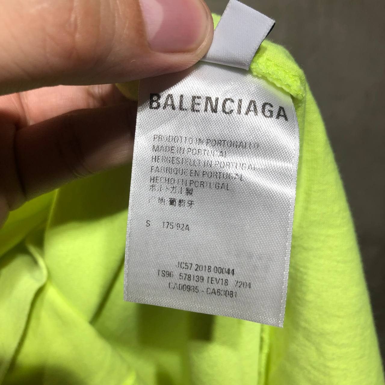 Balenciaga Balenciaga Neon Logo patch detail tee Size US L / EU 52-54 / 3 - 11 Thumbnail