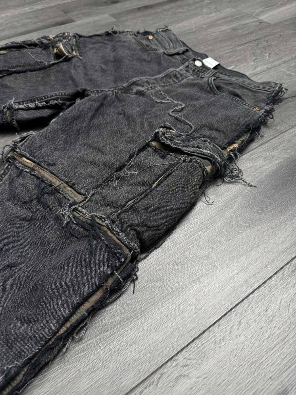 Levi's × Vetements SS19 Vetements x Levi’s Reconstructed Denim Cargo Pants Size US 32 / EU 48 - 4 Thumbnail