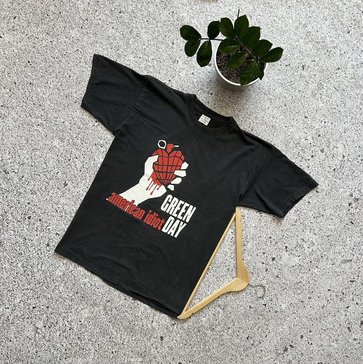Band Tees × Vintage Vintage 2004 Green Day American Idiot Album promo t-shirt Size US XL / EU 56 / 4 - 1 Thumbnail