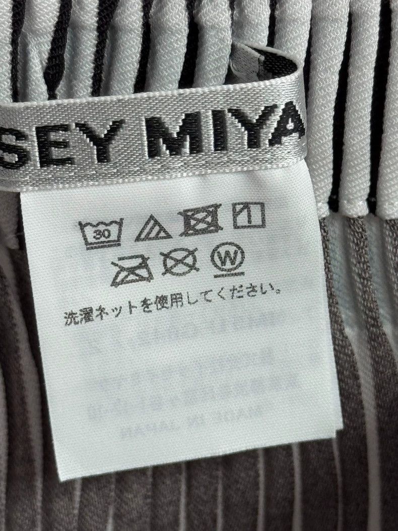 Issey Miyake Issey Miyake size:2 A black and white main line color-blur Size 22" - 3 Thumbnail