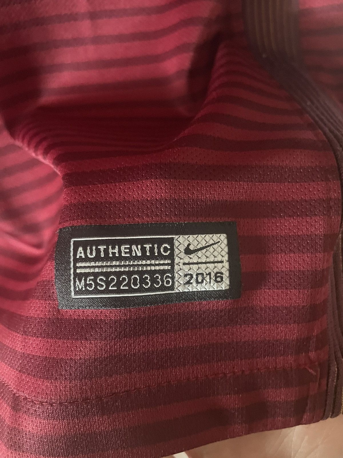 Nike AS Roma 2017/18 Home Jersey Size US M / EU 48-50 / 2 - 6 Thumbnail