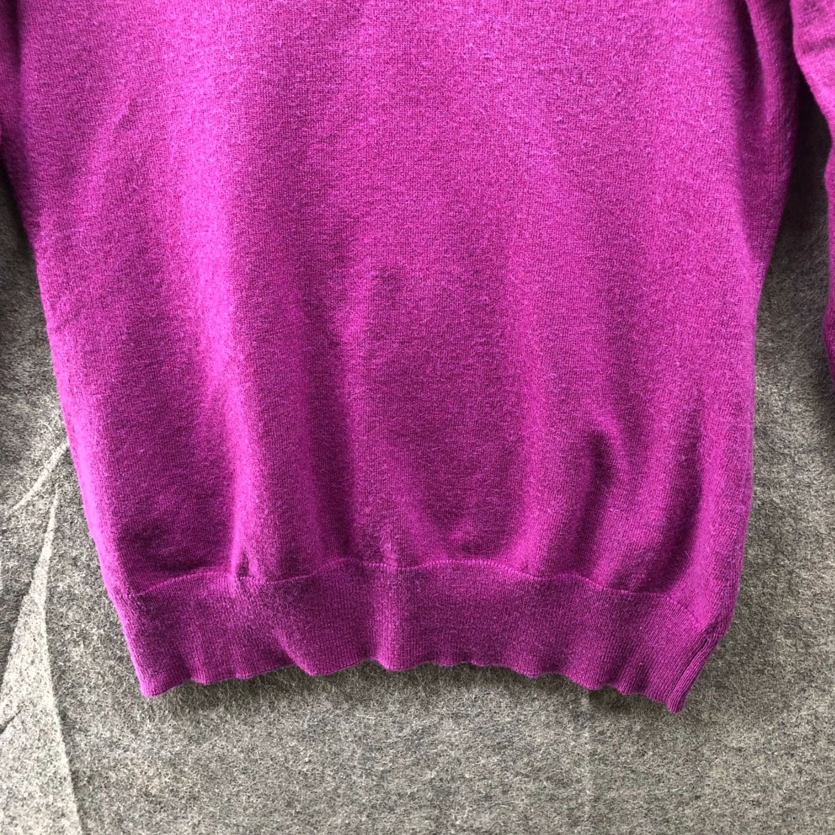 Banana Republic Banana Republic Sweater Womens S V-Neck Purple Extra Fine Merino Wool Blend Pullover Knit Winter Fall Classic Slim 8? Size S / US 4 / IT 40 - 4 Thumbnail