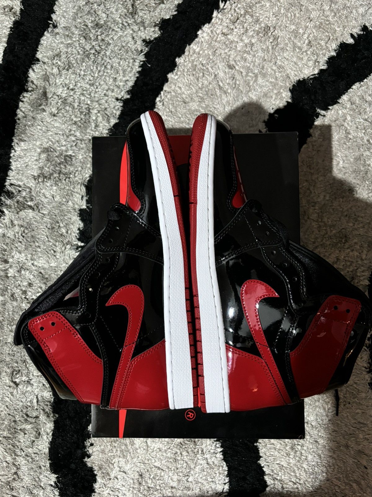 Jordan Brand Air Jordan 1 Retro High OG Patent Bred Size US 11 / EU 44 - 3 Thumbnail