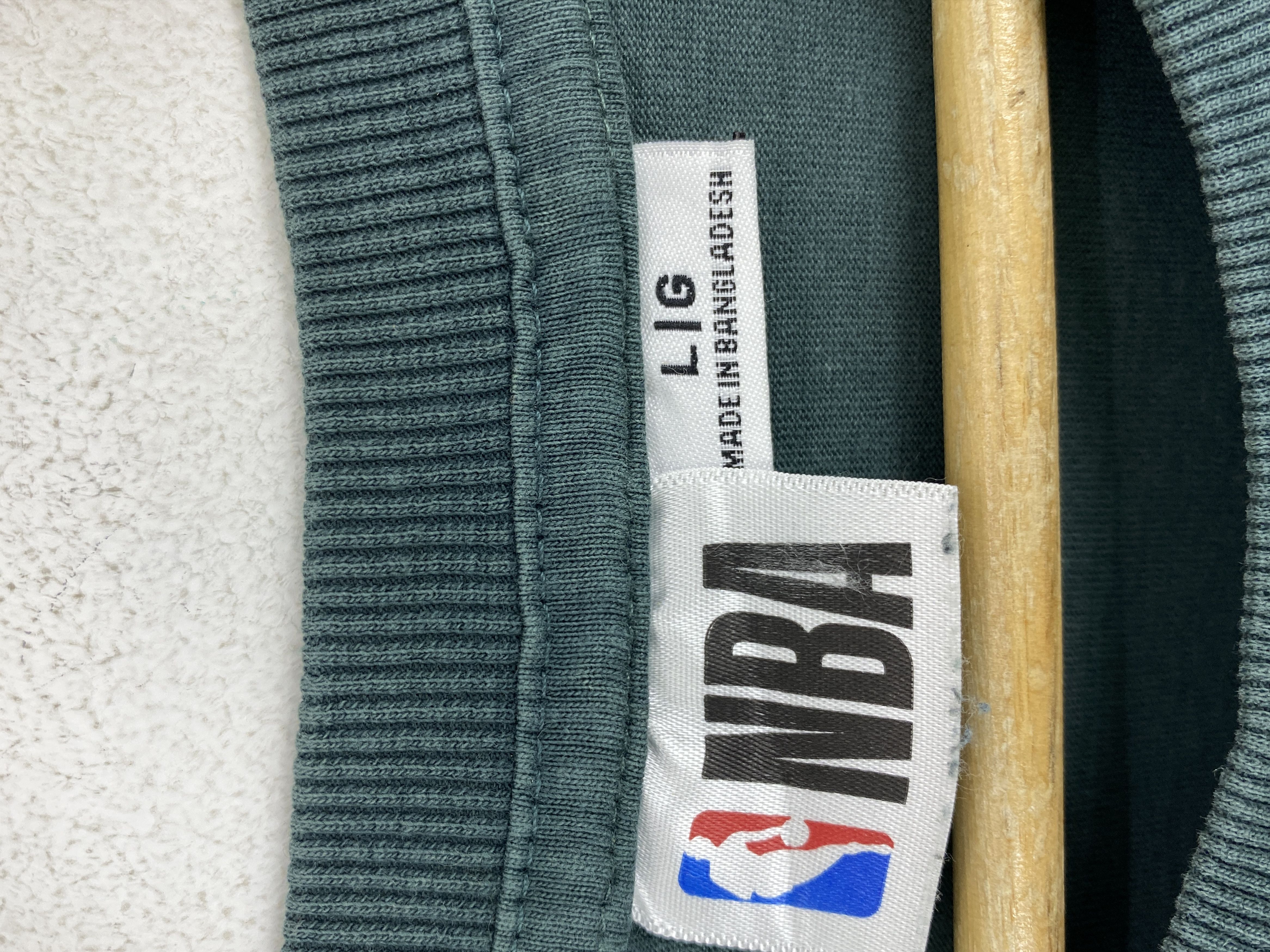 NBA Vintage NBA Milwaukee Bucks Basketball Team Tee TA0594 Size US L / EU 52-54 / 3 - 5 Thumbnail