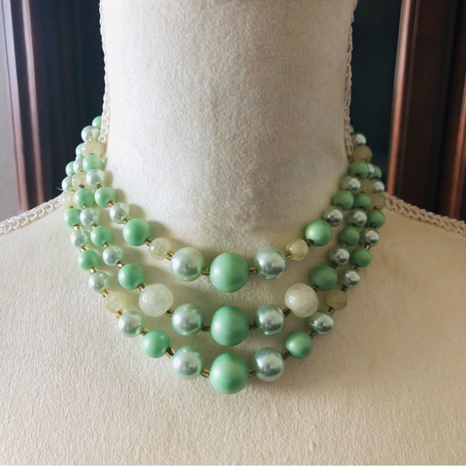Vintage Vintage mid century mint green pearl bead necklace Size ONE SIZE - 2 Thumbnail