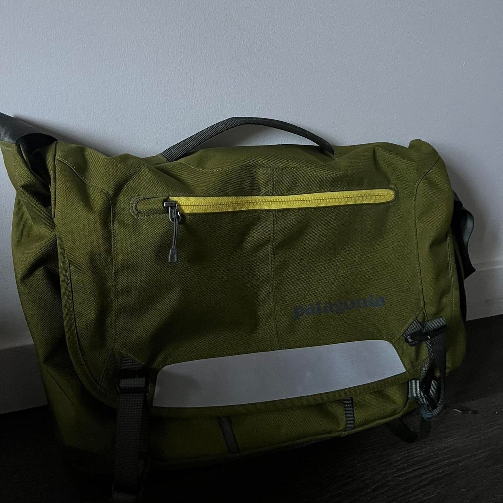 Green patagonia half mass 20l