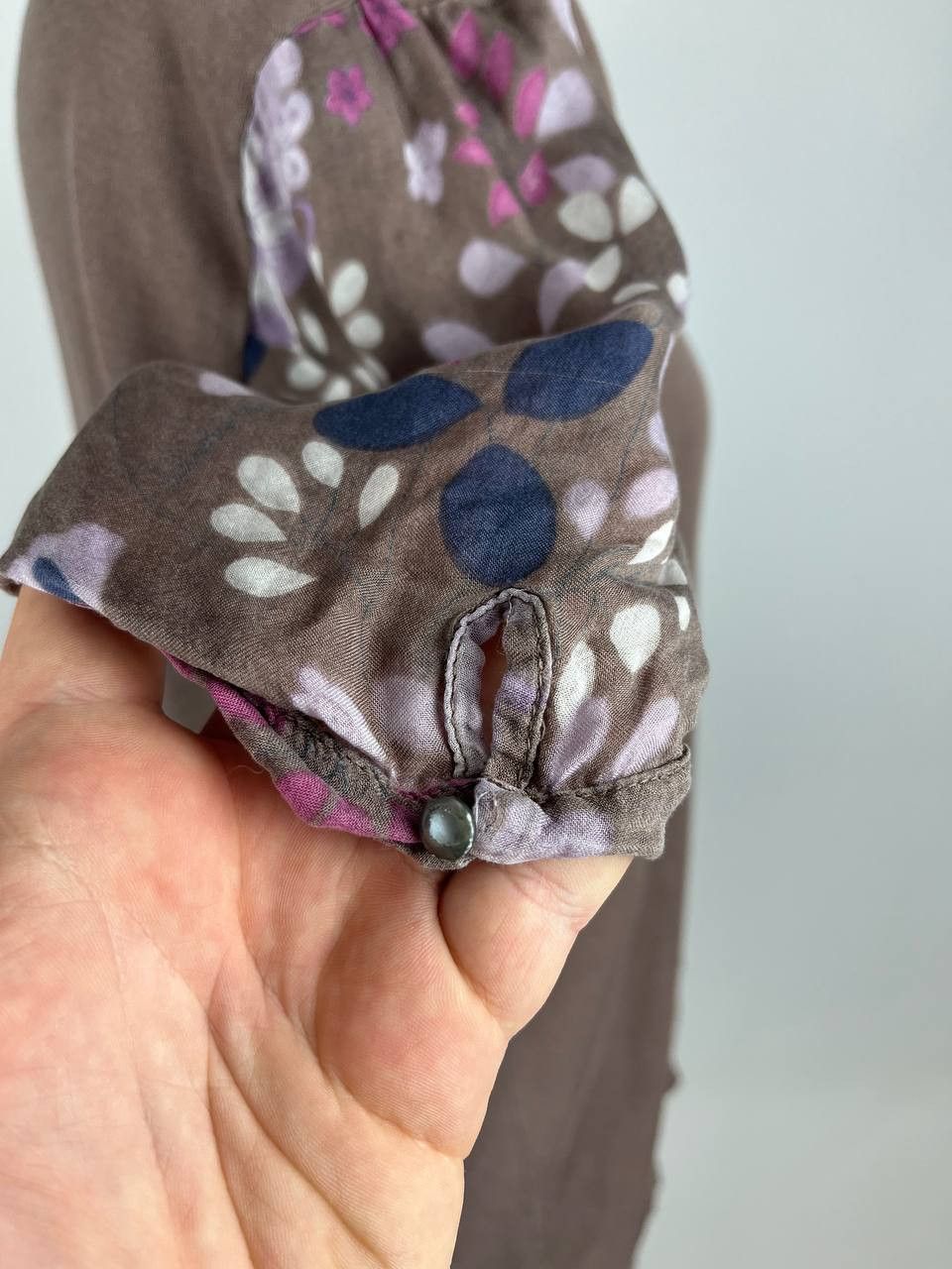 Salvatore Ferragamo × Vintage Salvatore Ferragamo Vintage Blouse Floral Prin (0446) Size XL / US 12-14 / IT 48-50 - 5 Thumbnail