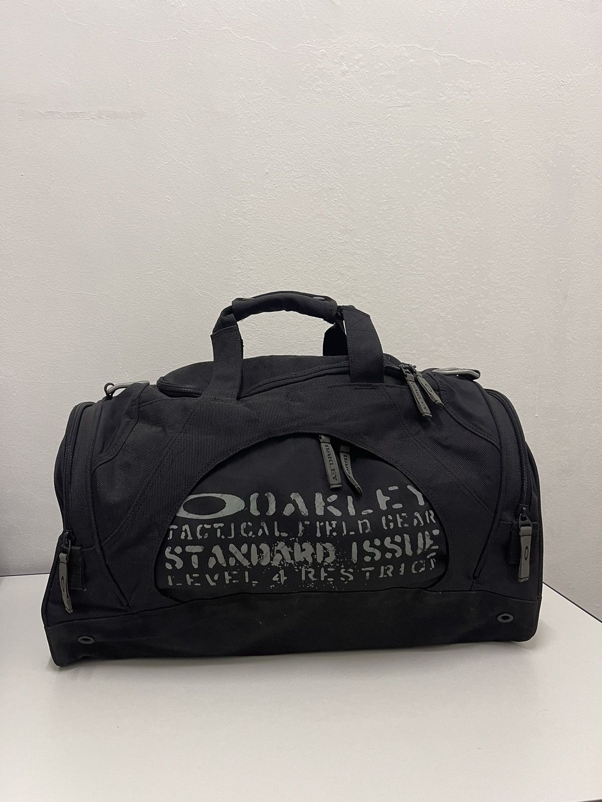 バッグ 00's OAKLEY tactical field gear bag y2k Oakley Tactical Field Gear Y2K Vertical Messenger Day Pack