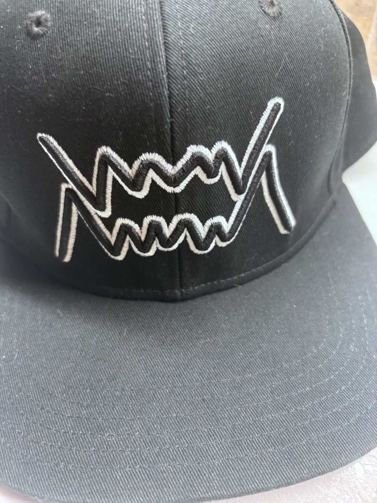 Puma puma hoops pivot has a symbol like a mouth. new Size ONE SIZE - 2 Thumbnail