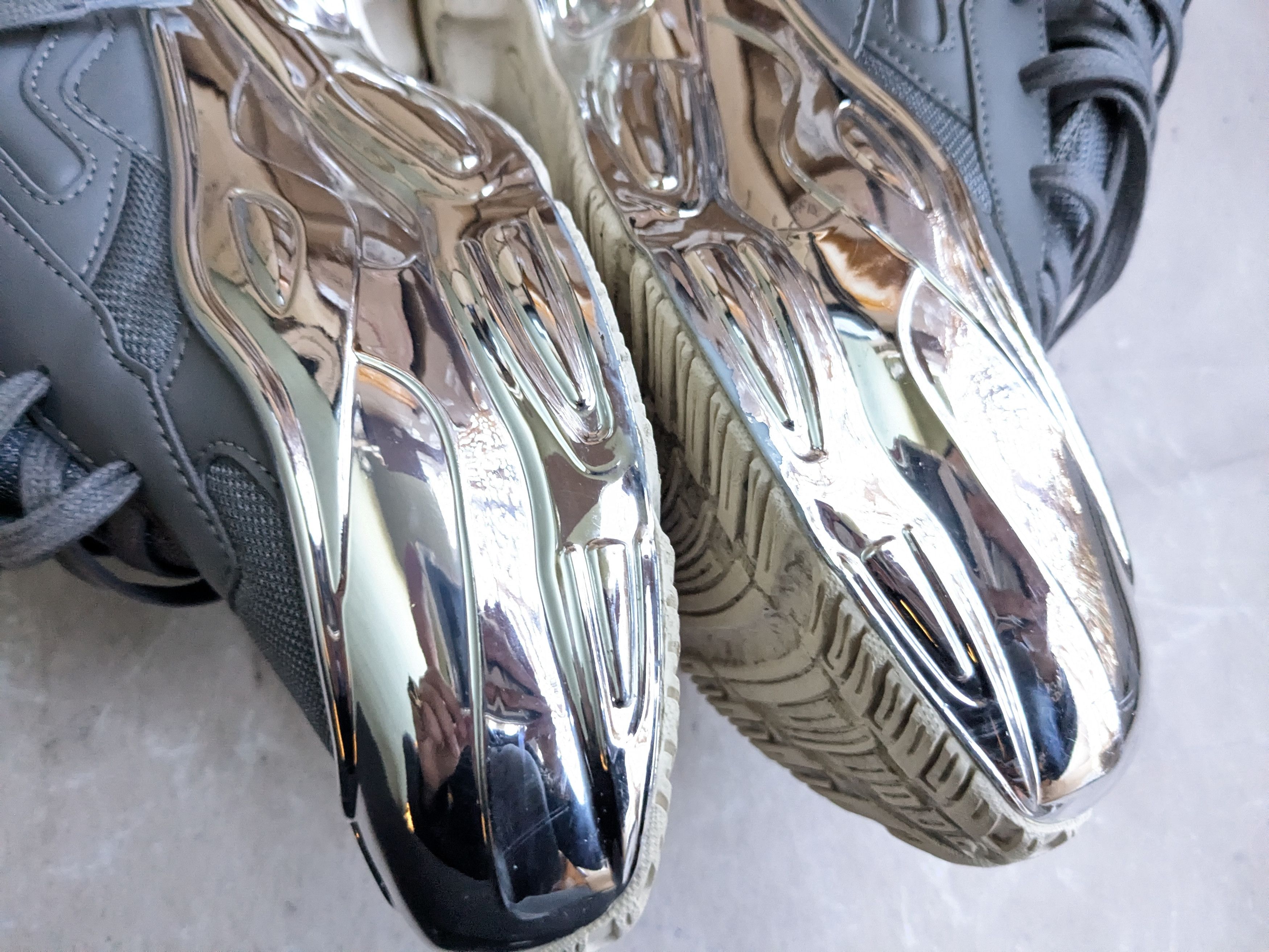 Raf Simons Raf Simons x Adidas Ozweego Metallic Ash Gray 10.5 EE7946 Size US 10.5 / EU 43-44 - 11 Thumbnail