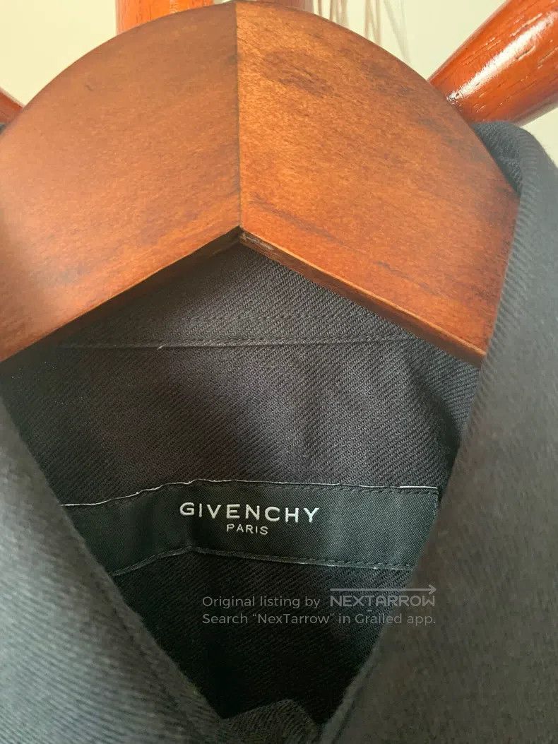 Givenchy Givenchy size 37 Relief Five-Star Shirt Size US XS / EU 42 / 0 - 4 Thumbnail
