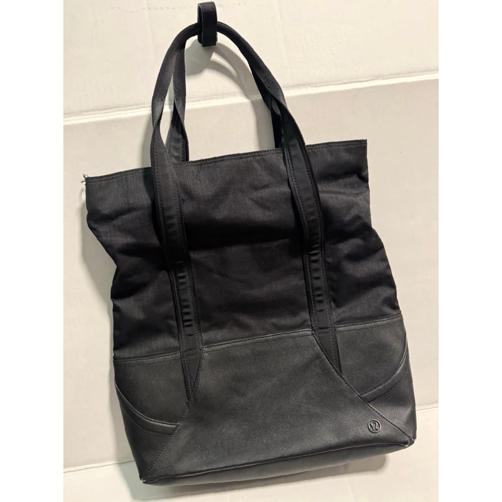 Lululemon VINTAGE Lululemon Go Wild Black Tote Bag Fold Over Top Large Tote Women Medium Black Size M / US 6-8 / IT 42-44 - 3 Thumbnail