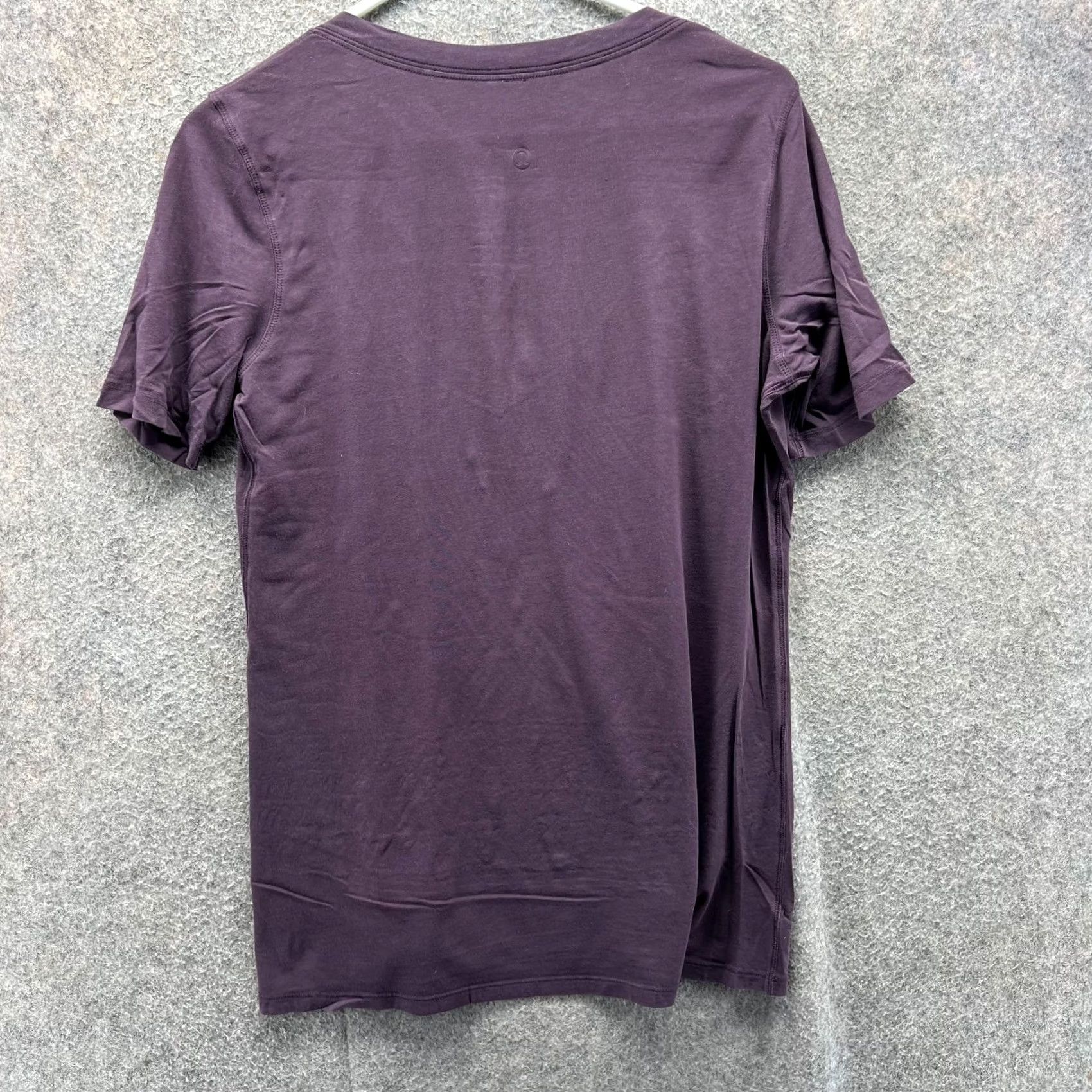 Lululemon Lululemon Shirt Womens 8 Purple Deep V Tee Short Sleeve Cotton Stretch T-Shirt Activewear Womens 8 Purple Vintage? No Size M / US 6-8 / IT 42-44 - 2 Thumbnail