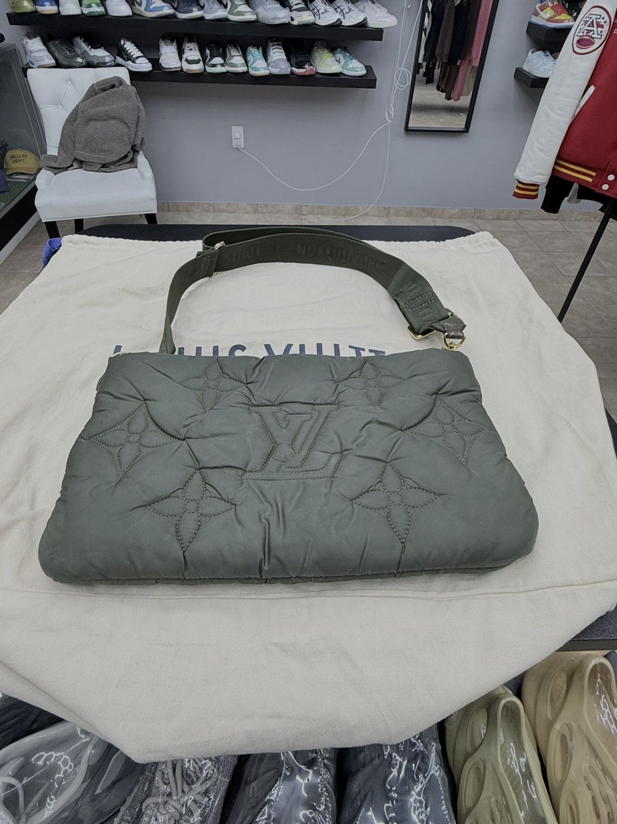 Louis Vuitton Louis Vuitton Maxi Multi Pochette green Bag Size ONE SIZE - 10 Thumbnail