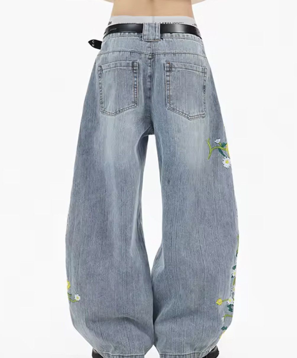 Jean Washed gradient men's floral embroidered curved blade jeans Size US 27 - 4 Thumbnail