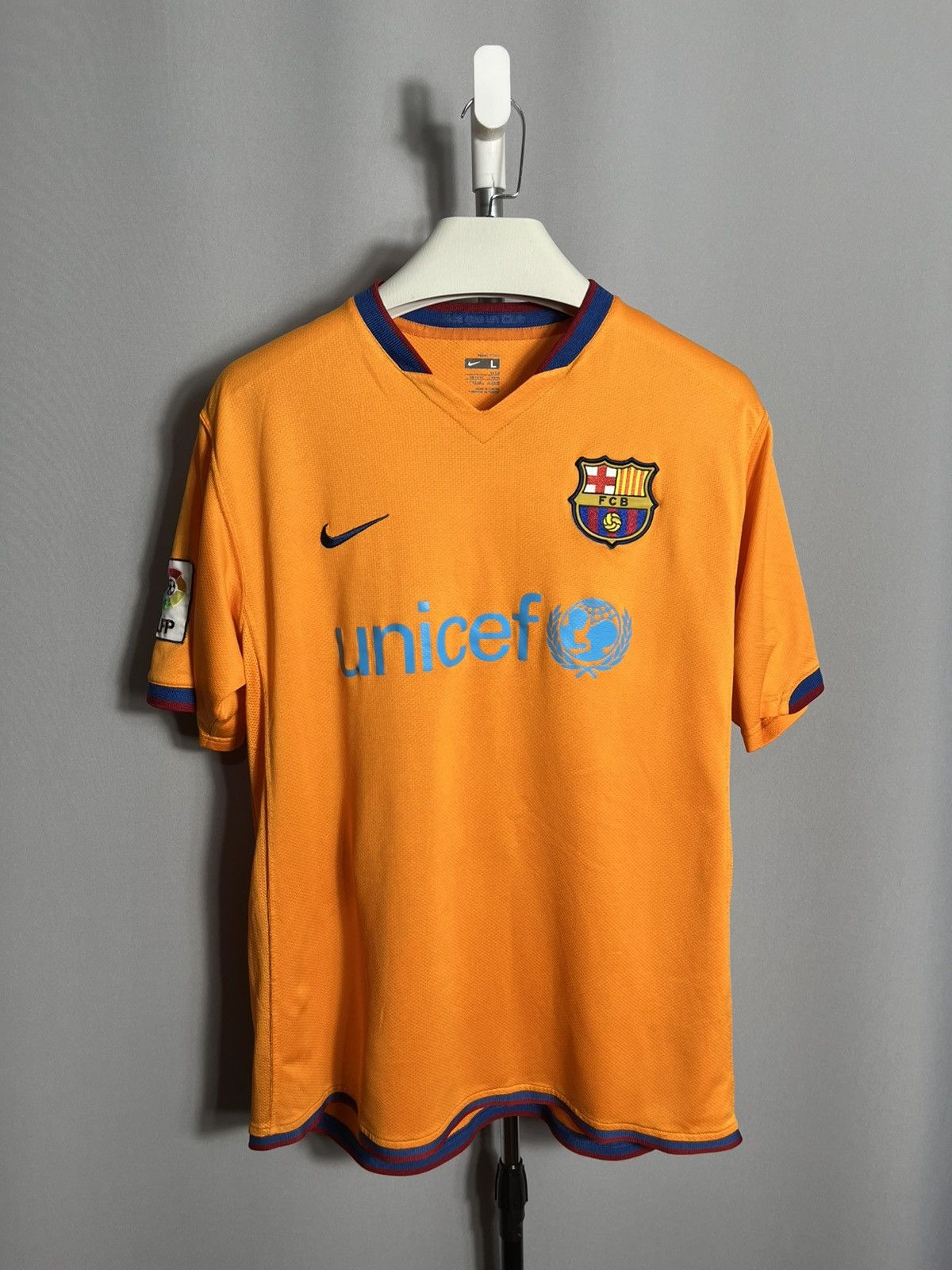 Nike BARCELONA 2006 2007 AWAY FOOTBALL SHIRT SOCCER JERSEY NIKE Size US L / EU 52-54 / 3 - 1 Thumbnail