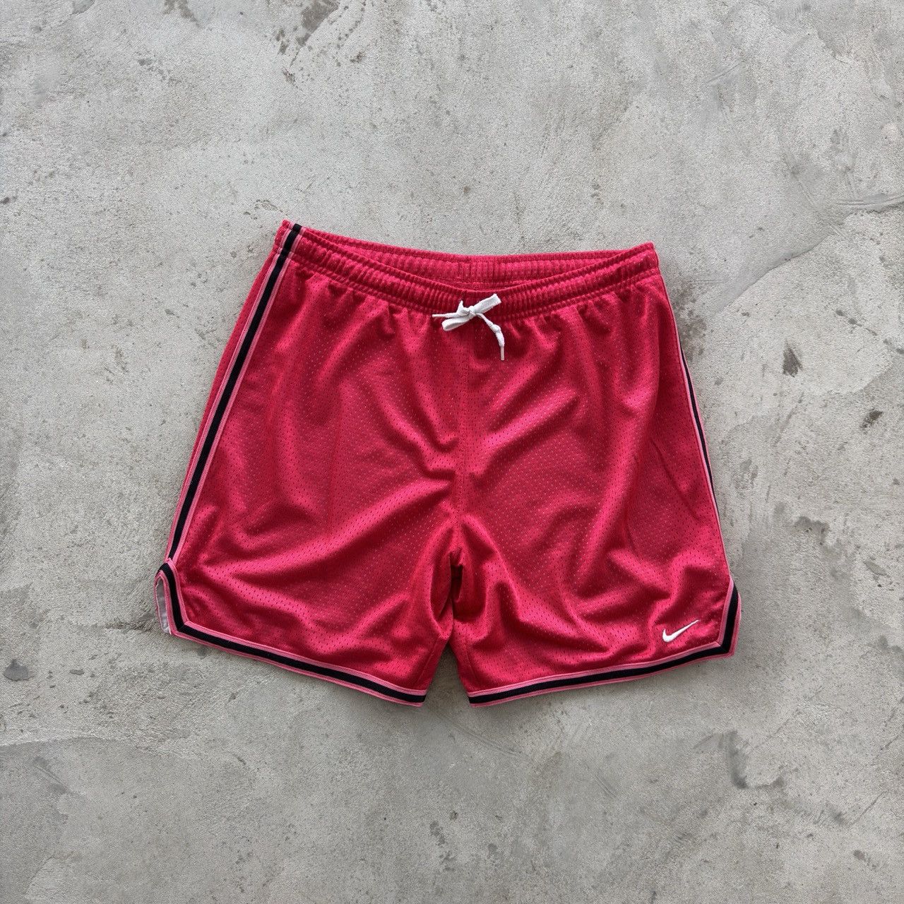 Nike Nike Red Mesh Basketball Shorts Vintage Swoosh Logo XS Size US 30 / EU 46 - 1 Thumbnail
