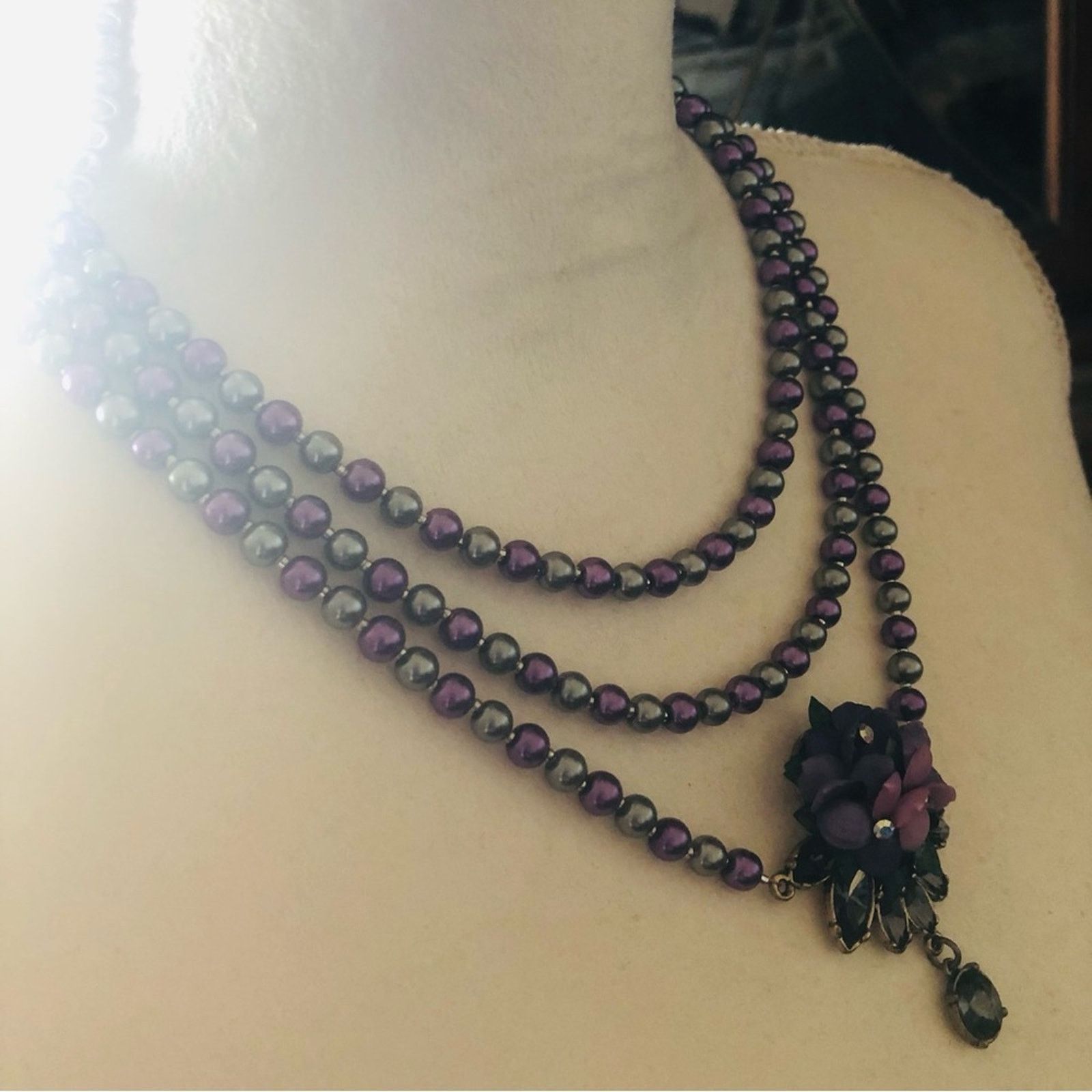 Handmade Handcrafted repurpose floral cluster pendant Pearl necklace Size ONE SIZE - 3 Thumbnail