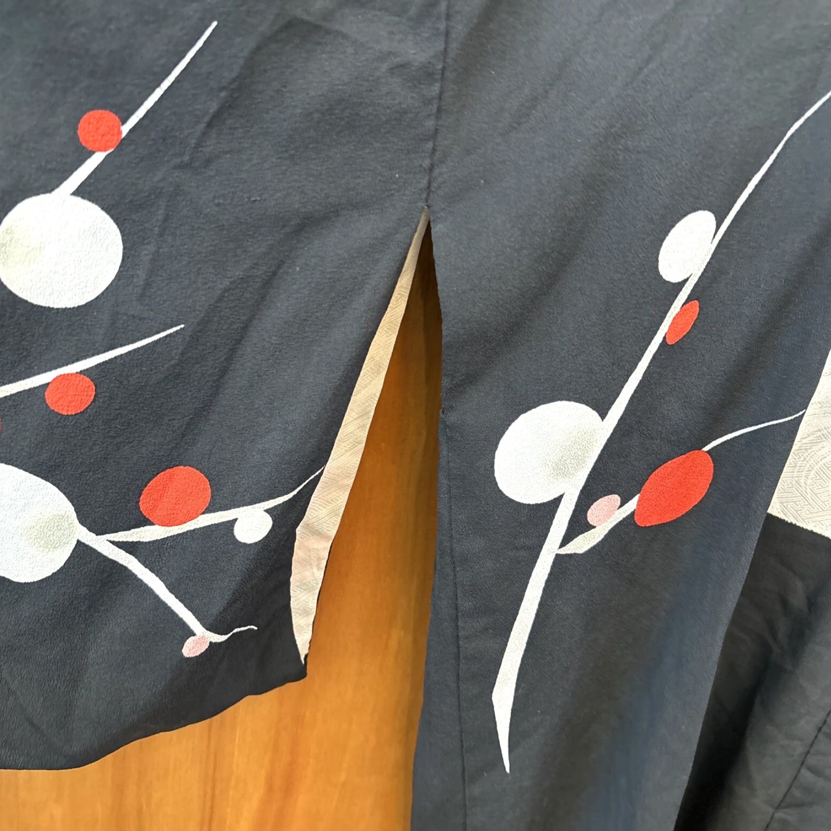 Vintage VINTAGE Japanese style Black kimono jacket XL Lined Silk Floral Reversible Tie Front Short Sleeve Women Size XL / US 12-14 / IT 48-50 - 5 Thumbnail