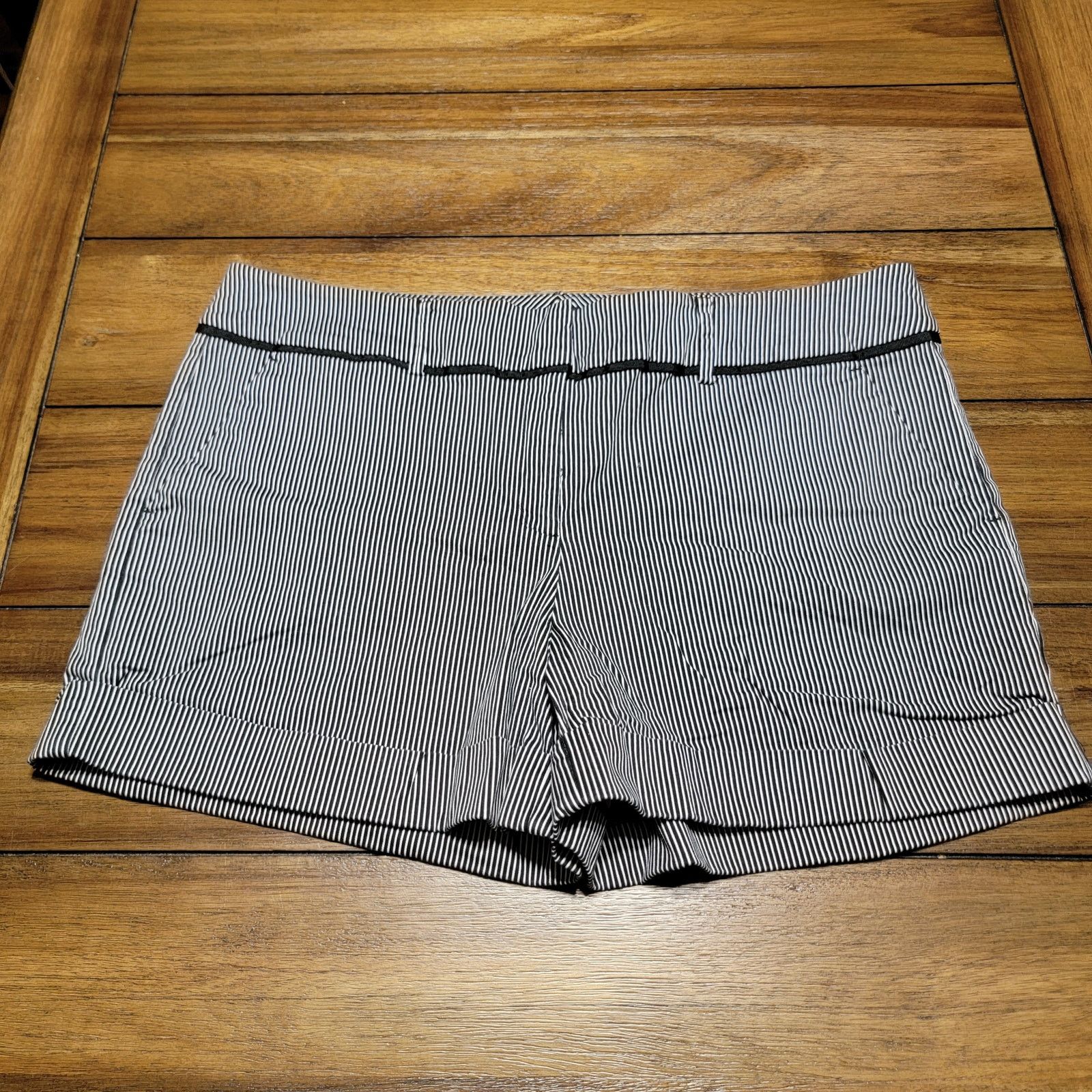 Other 7th Ave NY & Co Design Studio B&W Pin Stripe Shorts -Size 16 Size 38" / US 16 / IT 52 - 1 Thumbnail